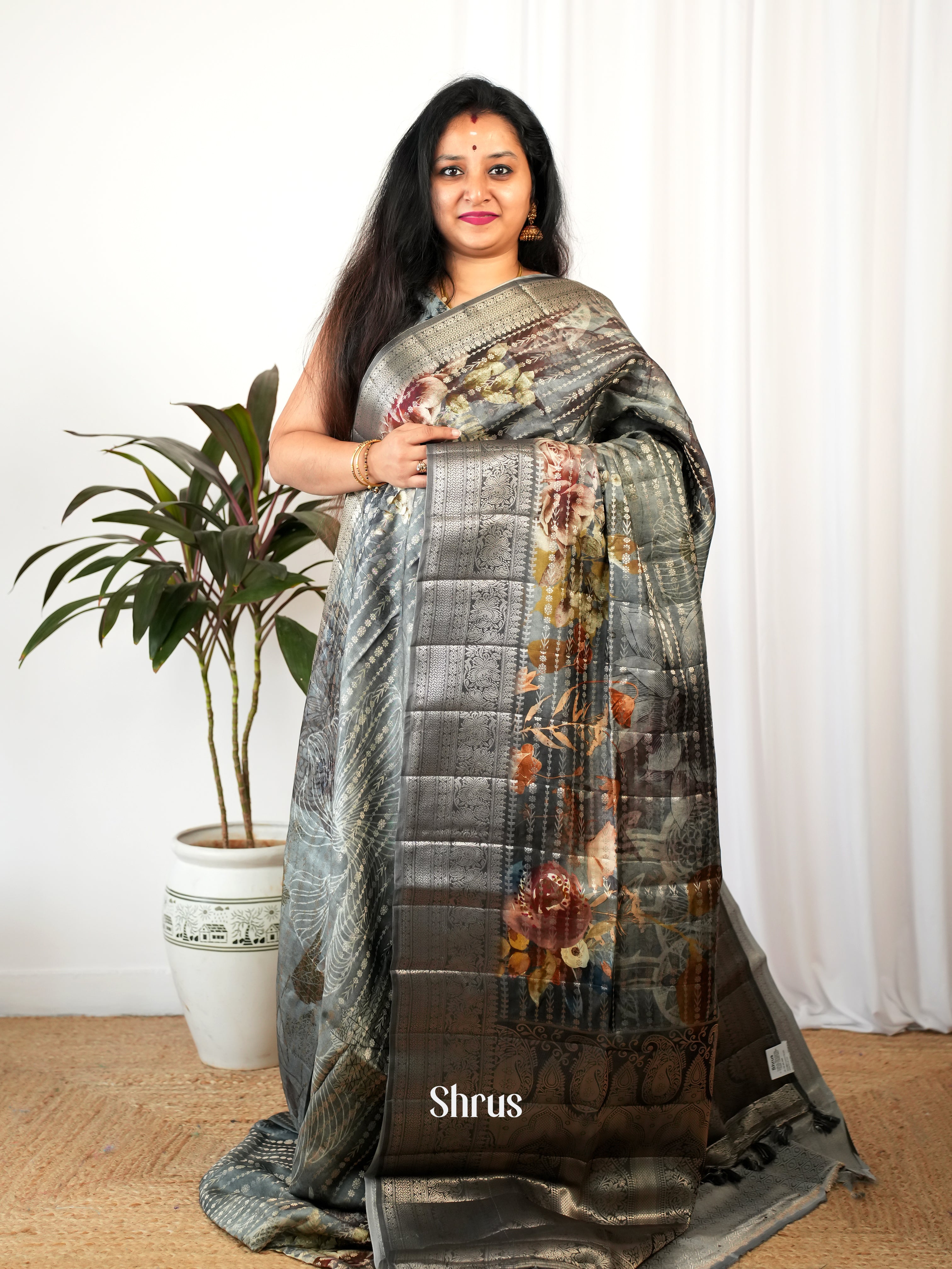 Grey - Printed chanderi Saree - Shop on Shrus.com