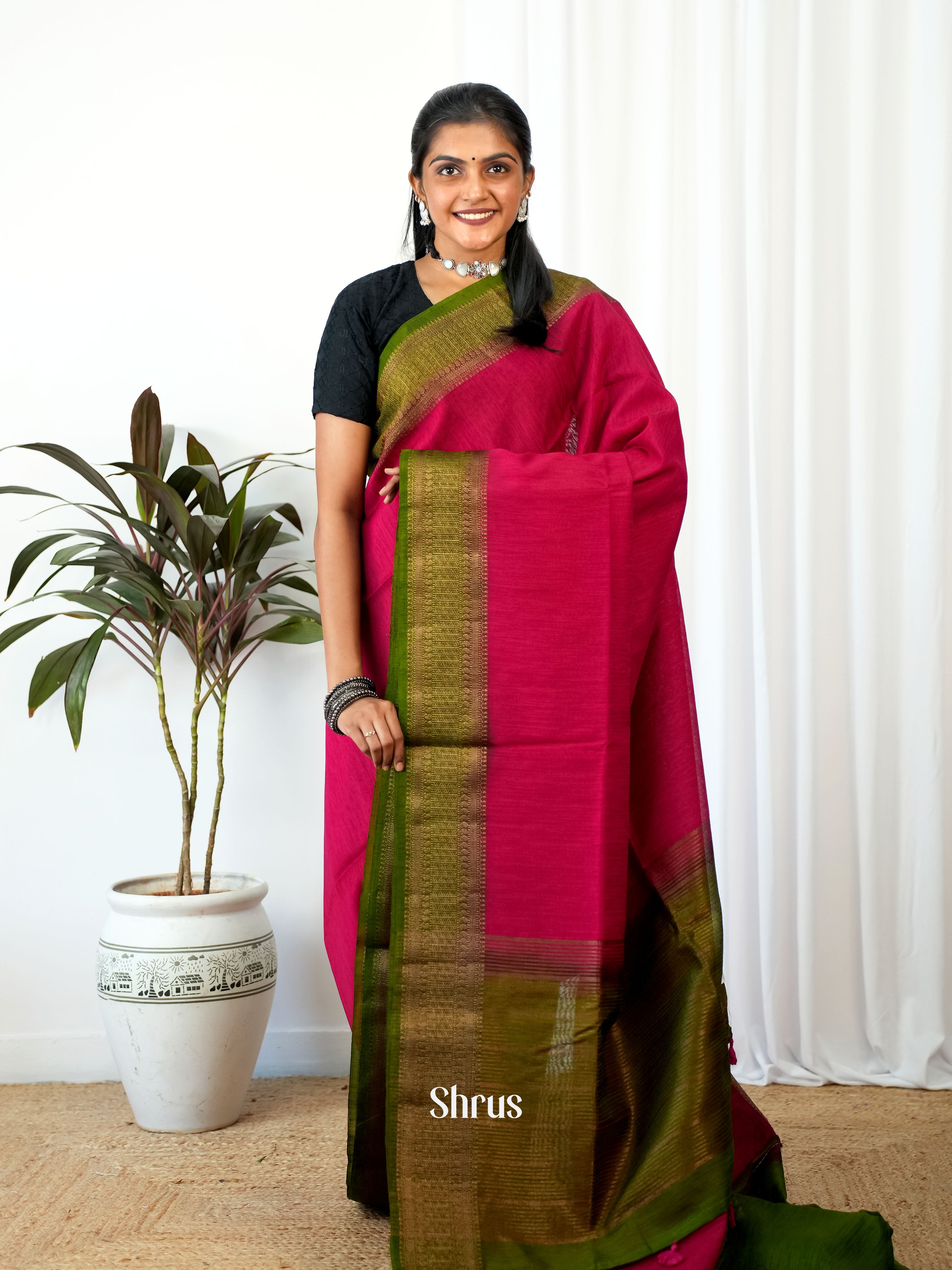 Red & Green - Semi Jute - Shop on Shrus.com