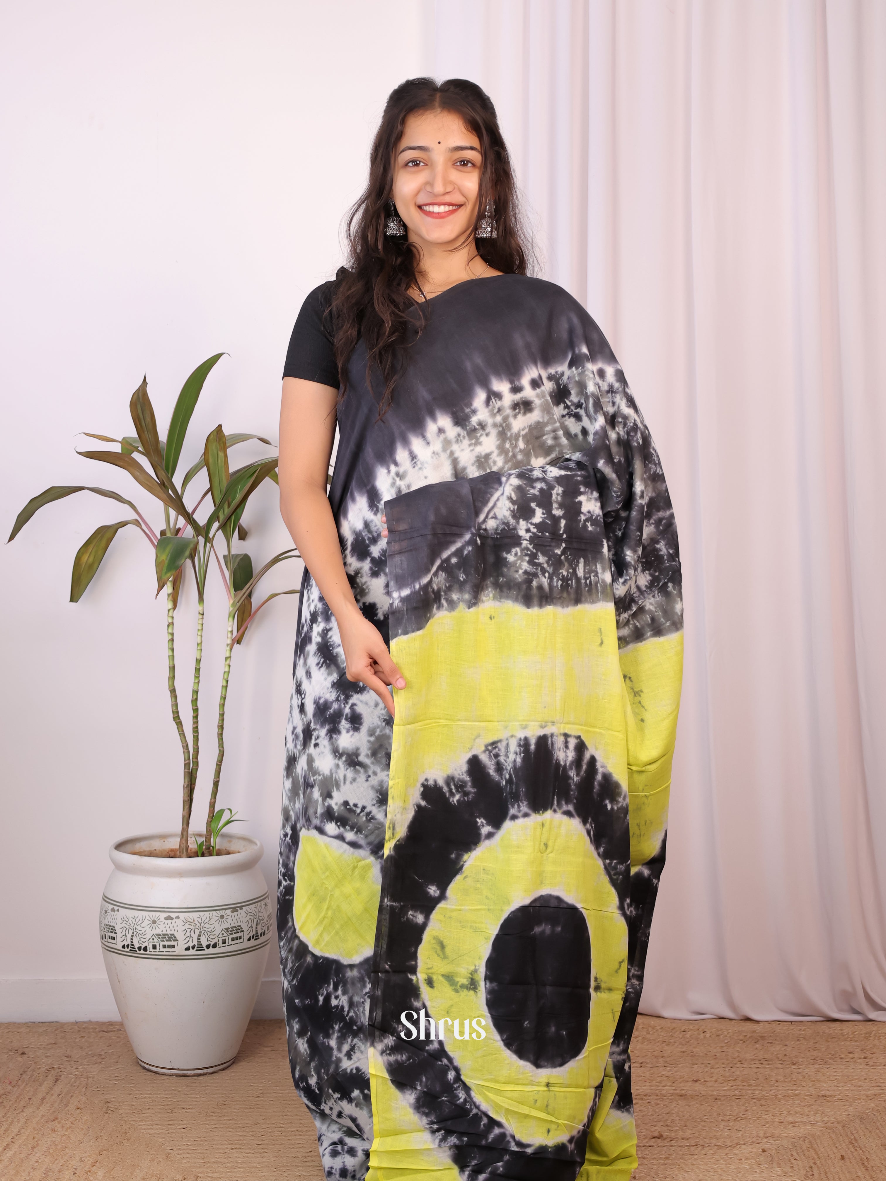 White & Black - Cotton Saree - Shop on Shrus.com