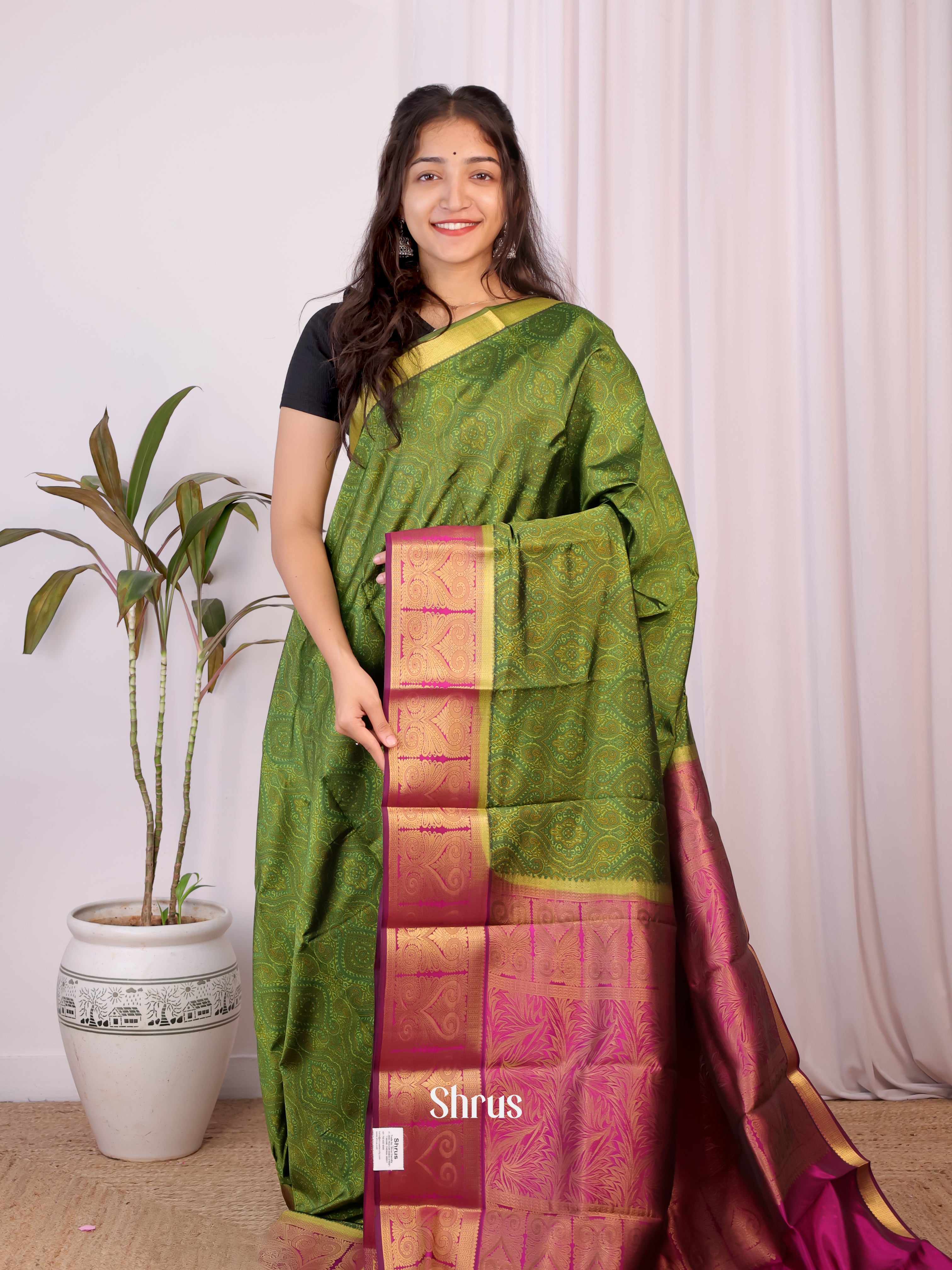 Green & Majenta- Printed Silk Saree - Shop on Shrus.com