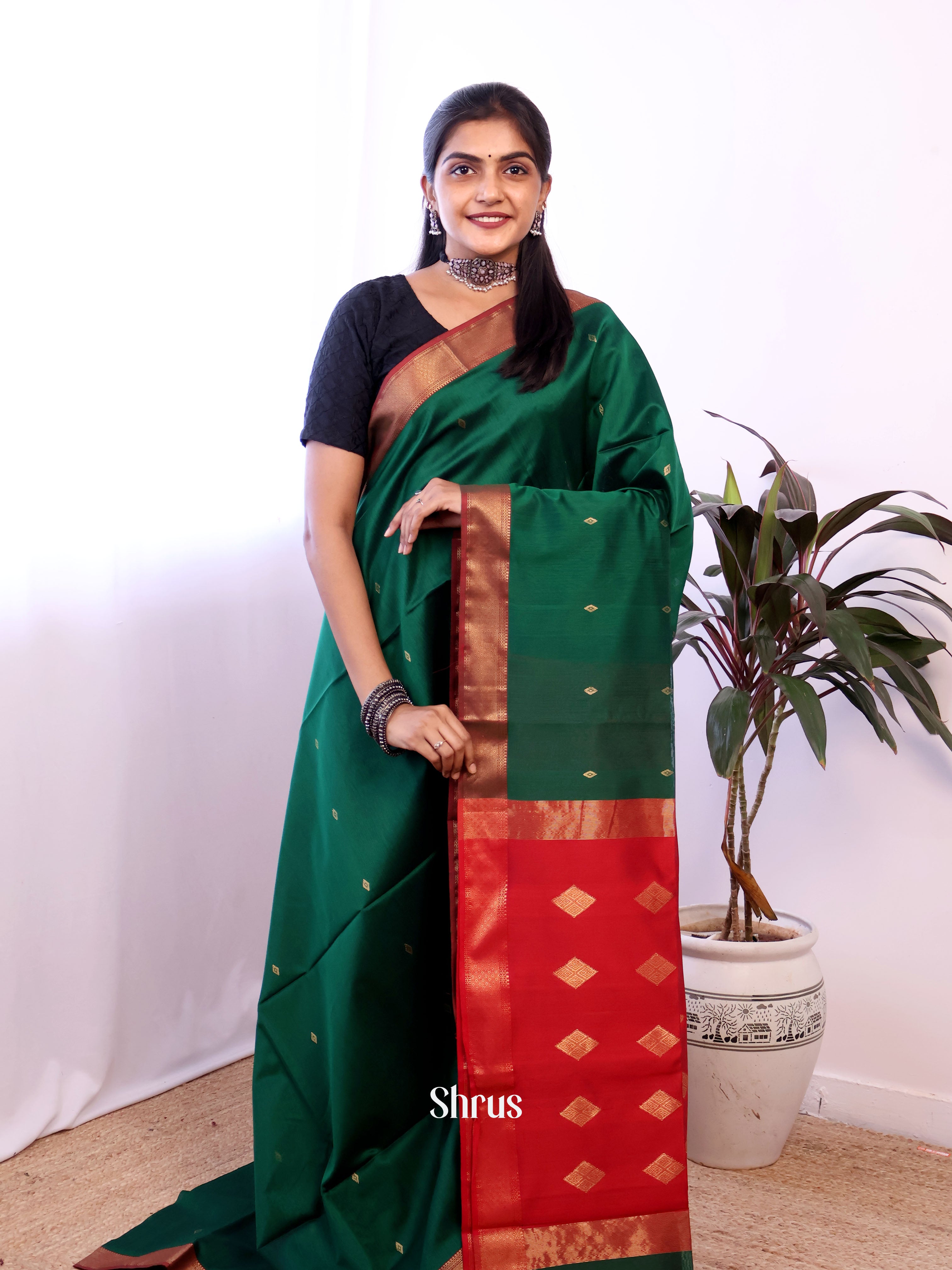 Green & Red- Maheshwari silkcotton Saree - Shop on Shrus.com
