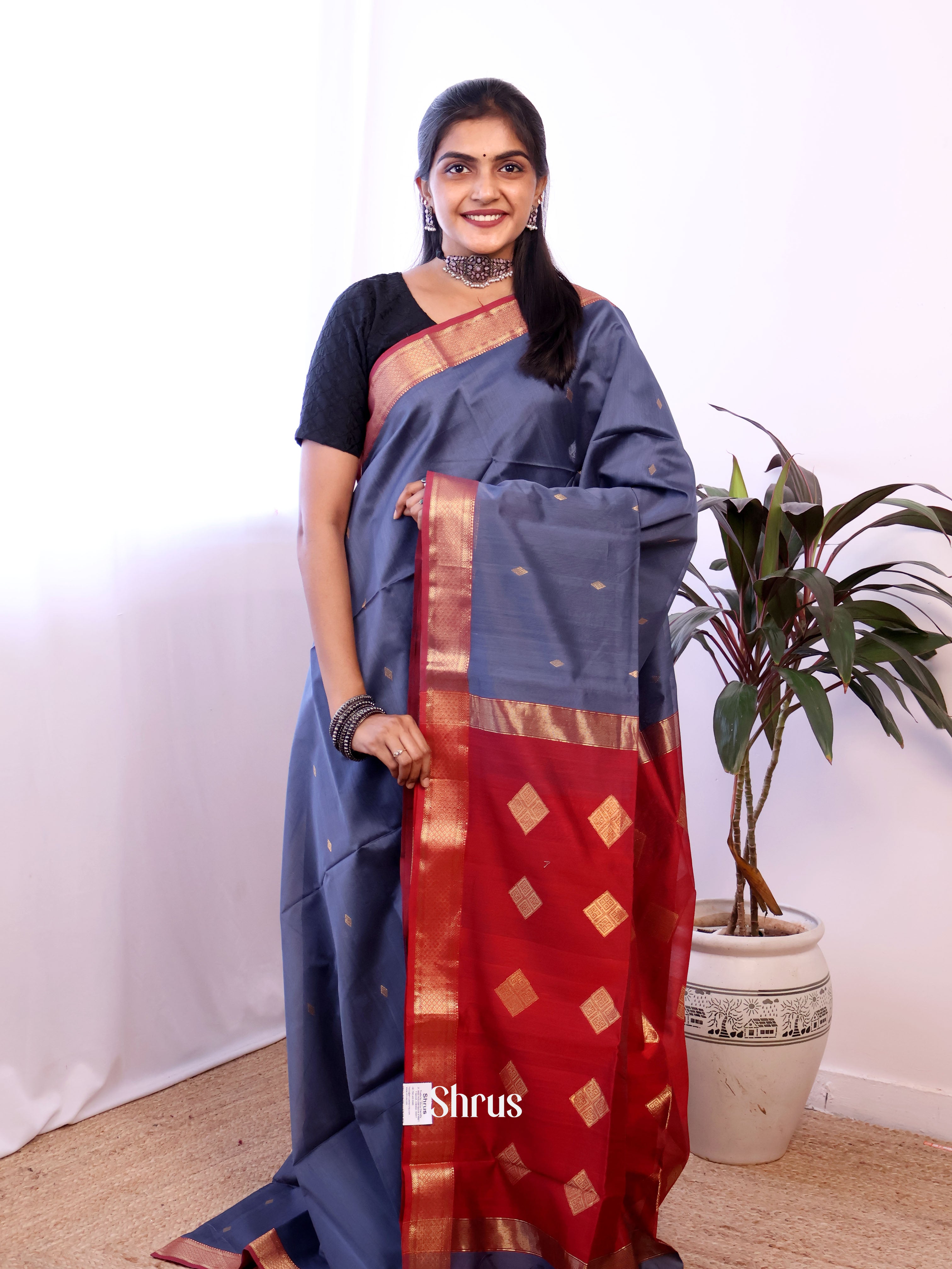 Grey & Red - Maheshwari silkcotton Saree - Shop on Shrus.com