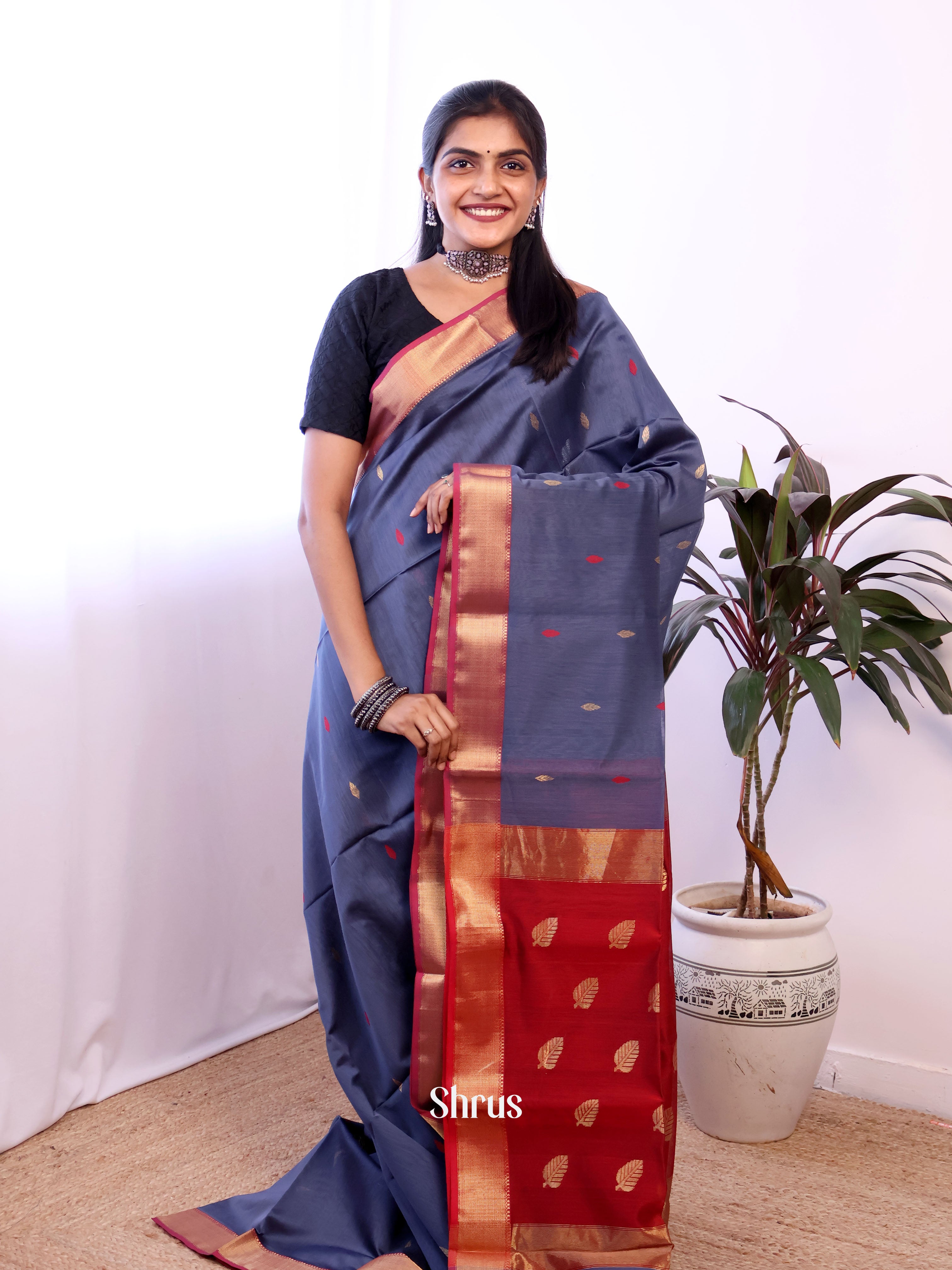 Grey & Red- Maheshwari silkcotton Saree - Shop on Shrus.com