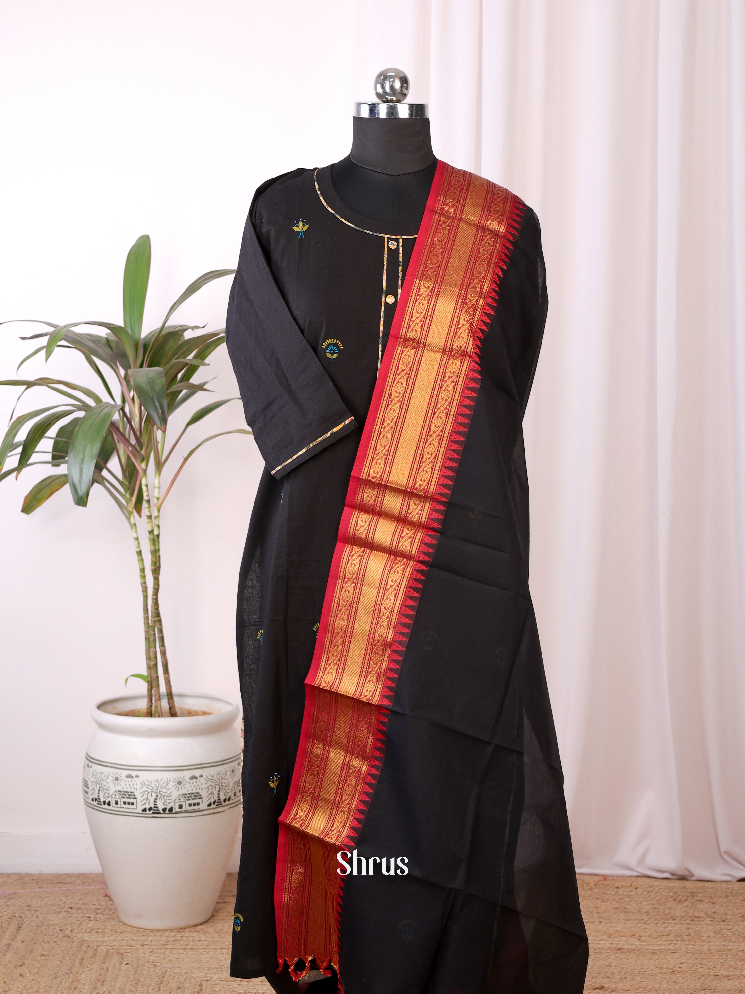 Black & Red- Dupatta - Shop on Shrus.com