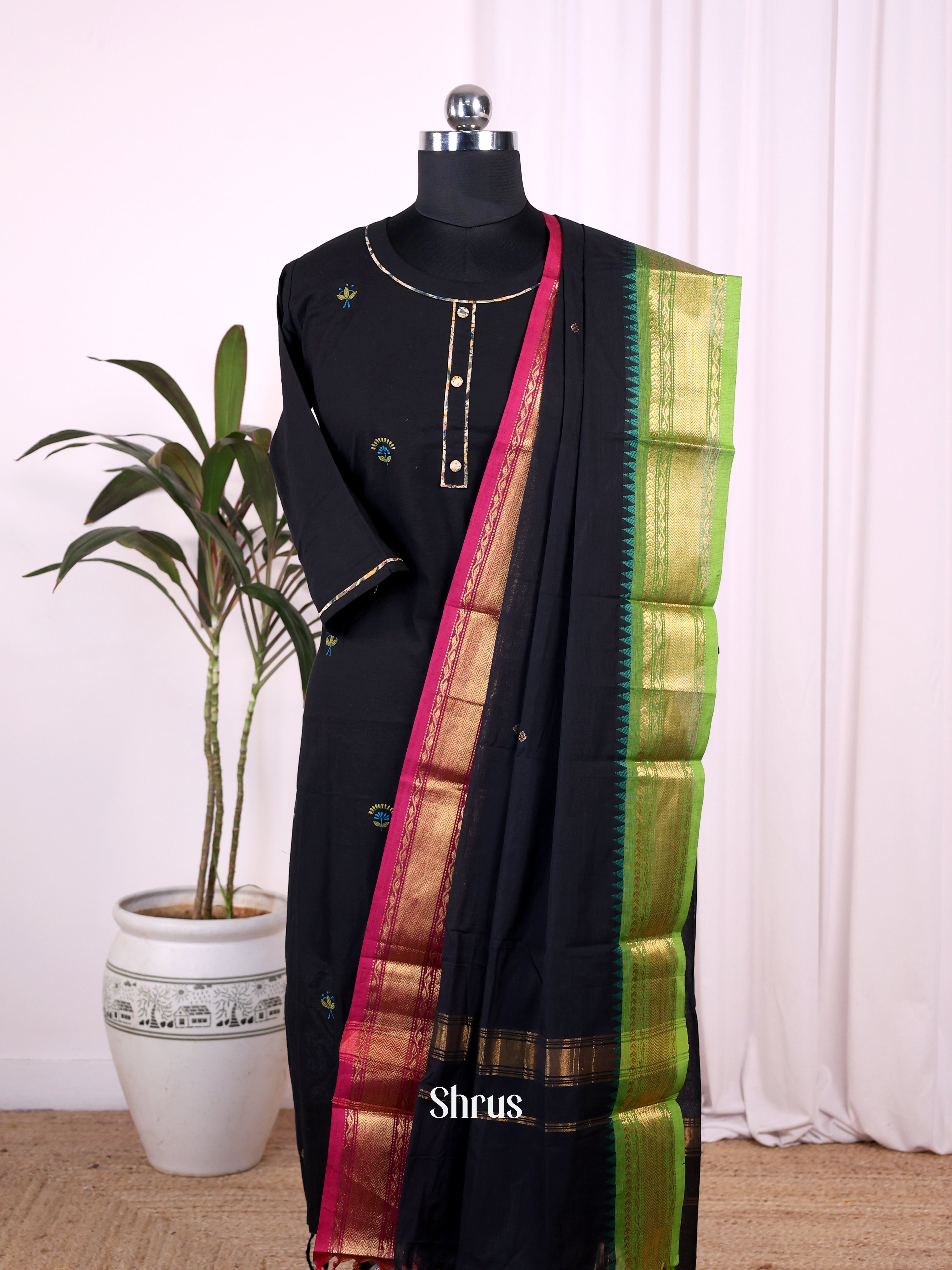 Black & Green- Dupatta - Shop on Shrus.com
