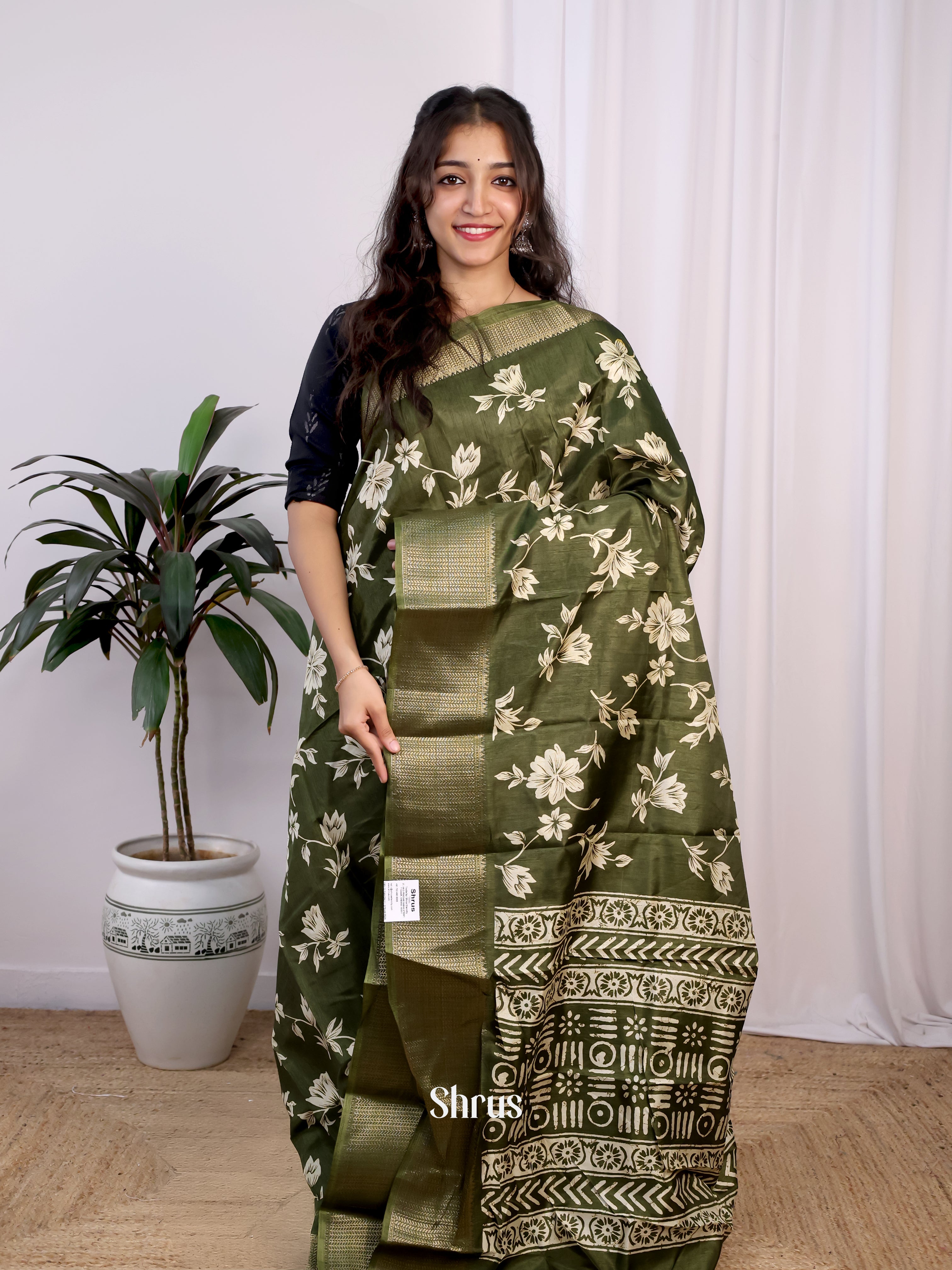 Green - Semi Crepe Saree - Shop on Shrus.com