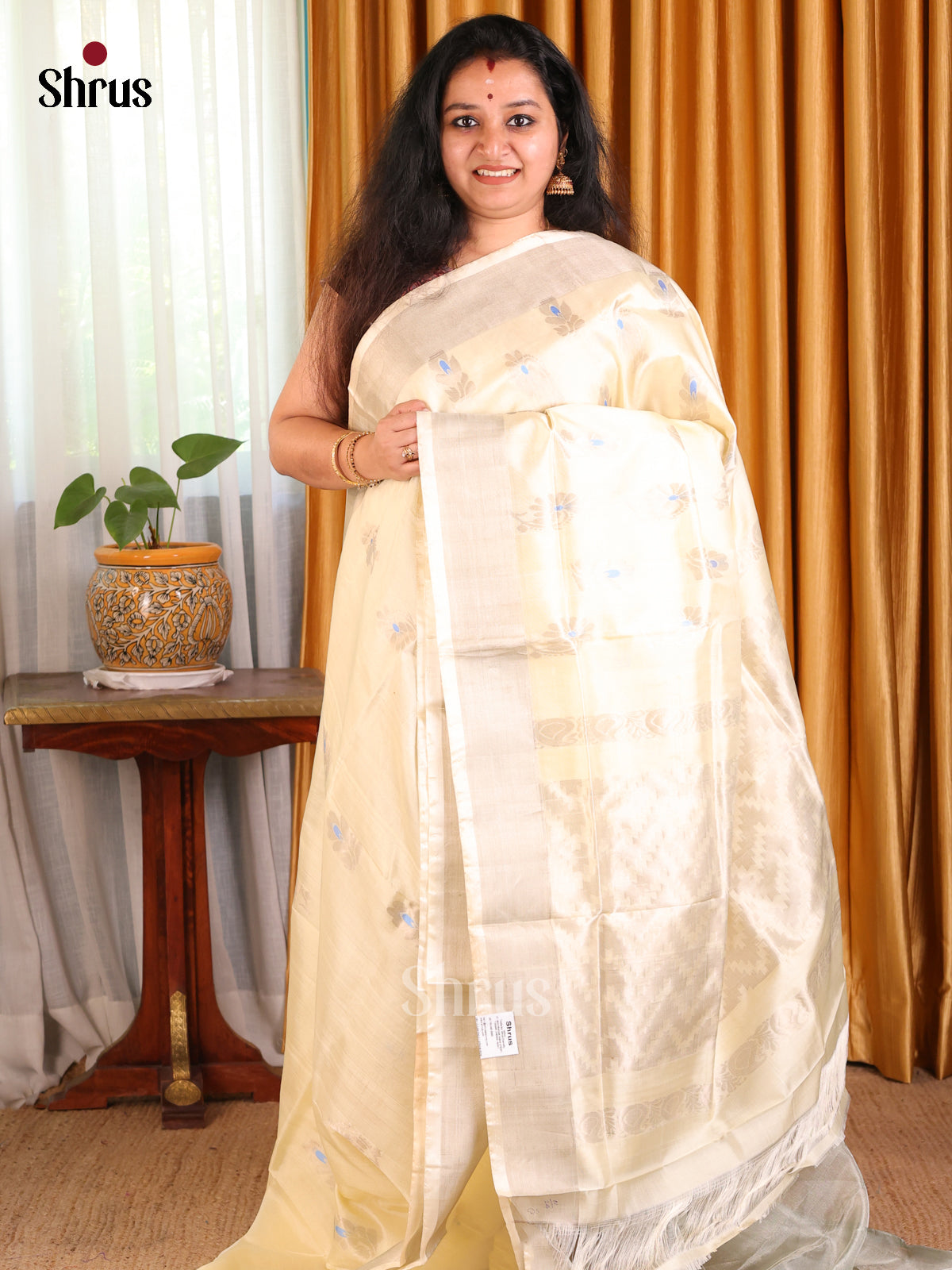 Exquisite Cream Uppada silk Saree with silver zari floral buttas & brocade pallu