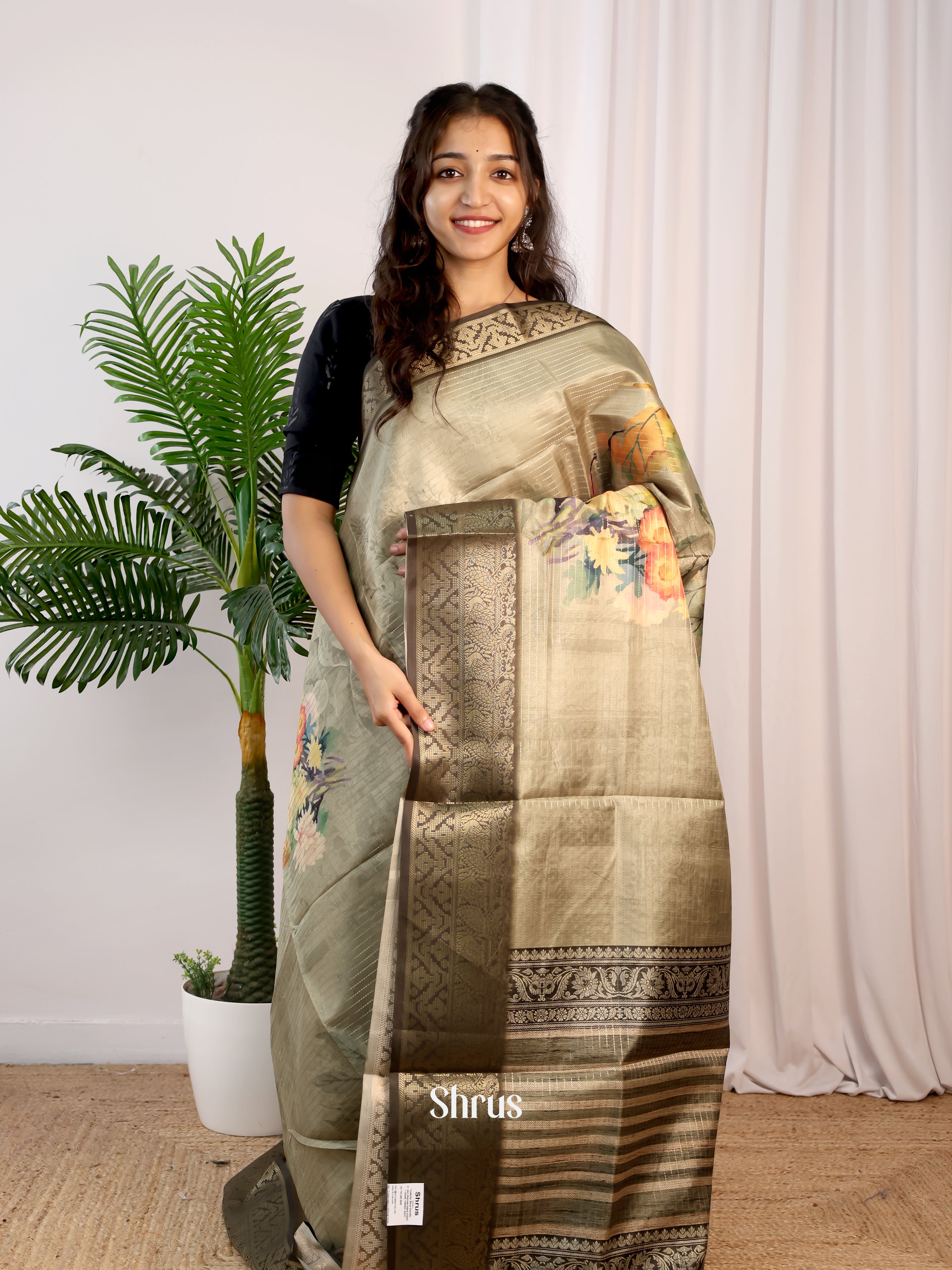 Lite Grey & Green- Semi Dola silk Saree - Shop on Shrus.com