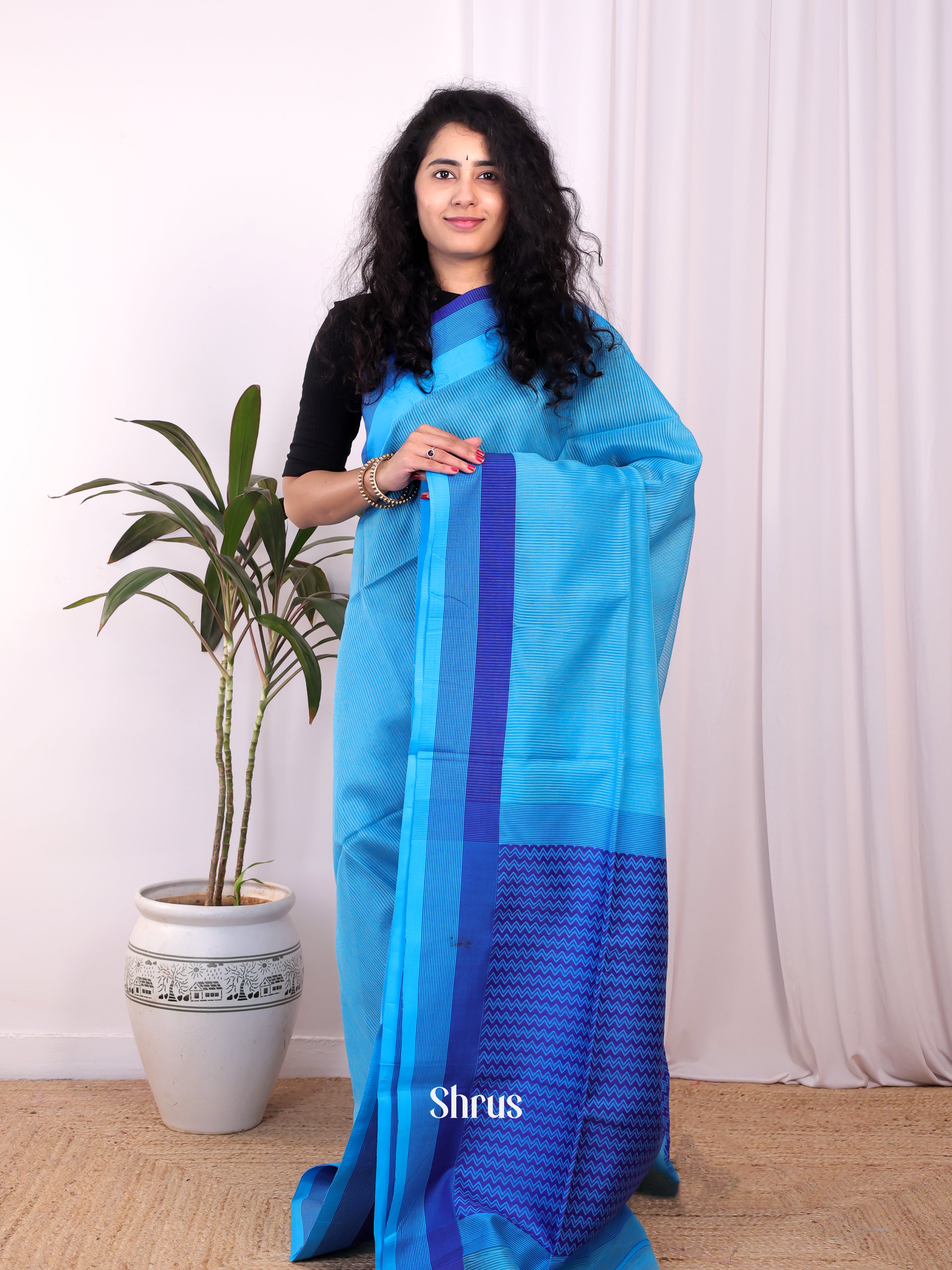 Light Blue & Dark Blue - Maheshwari silkcotton Saree - Shop on Shrus.com