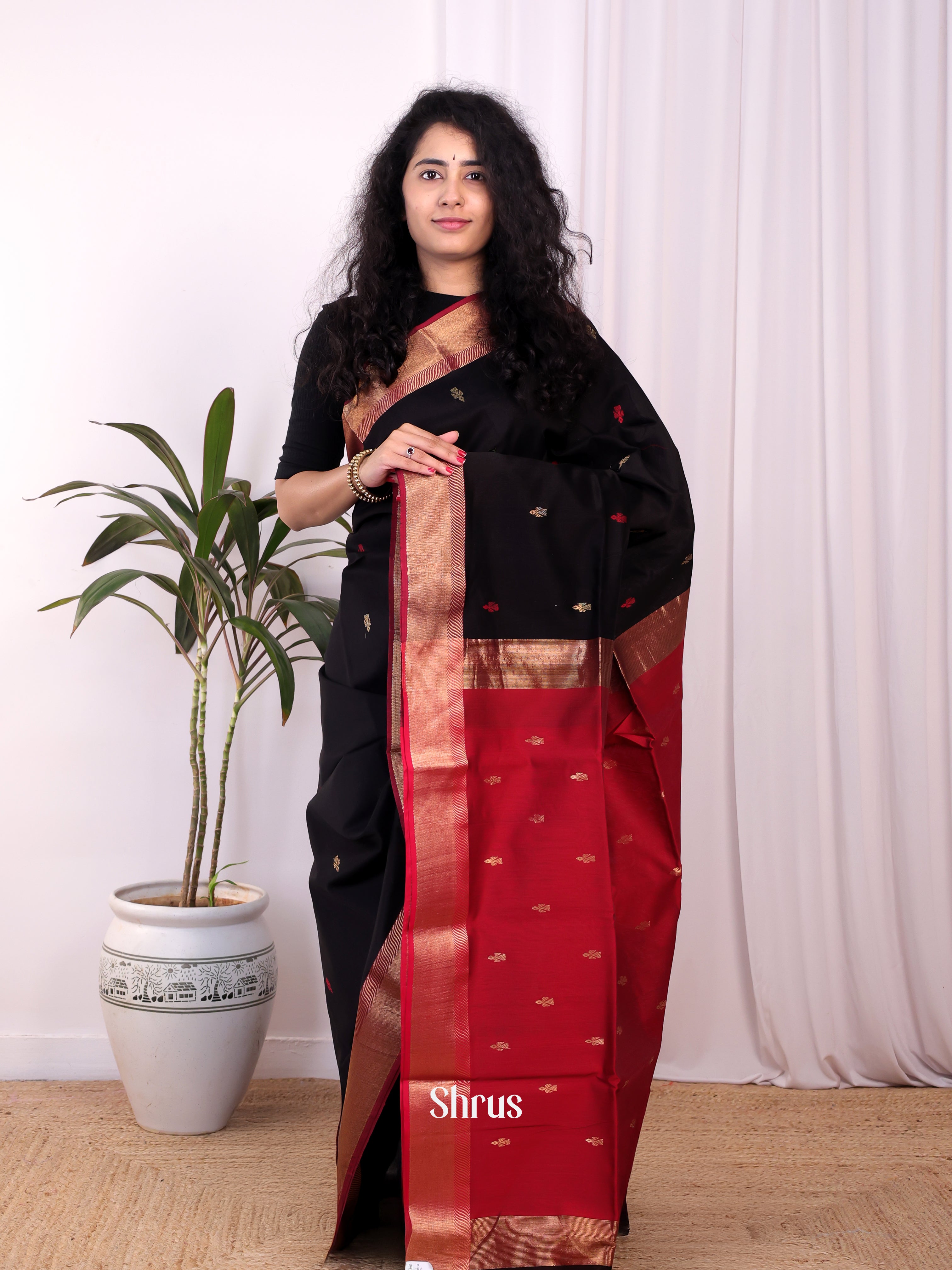 Black & Red- Maheshwari silkcotton Saree - Shop on Shrus.com