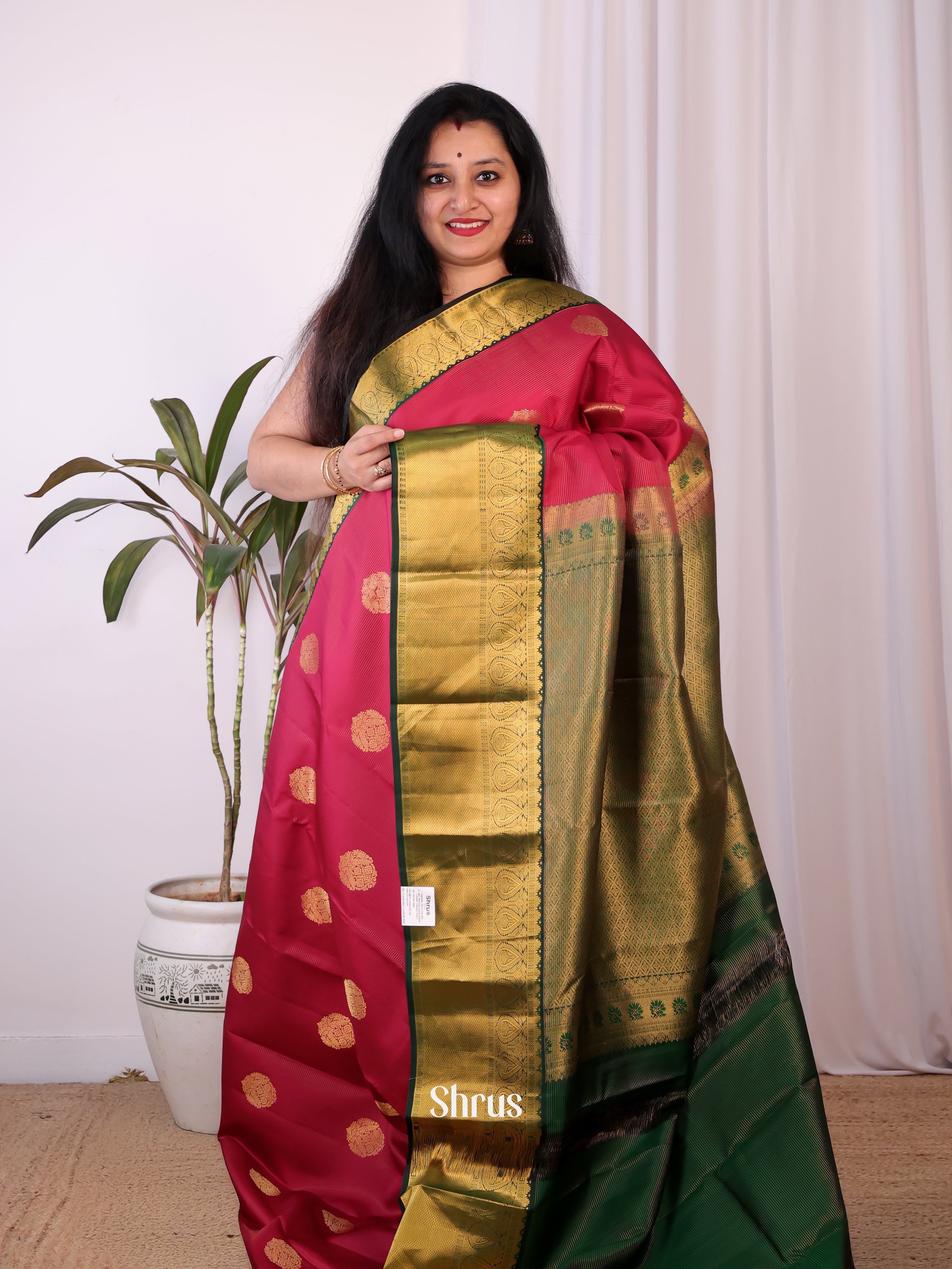 Red and Green Kanchipuram silk Saree With Zari Woven Floral Buttas and Vaira Oosi Weave - Shop on Shrus.com