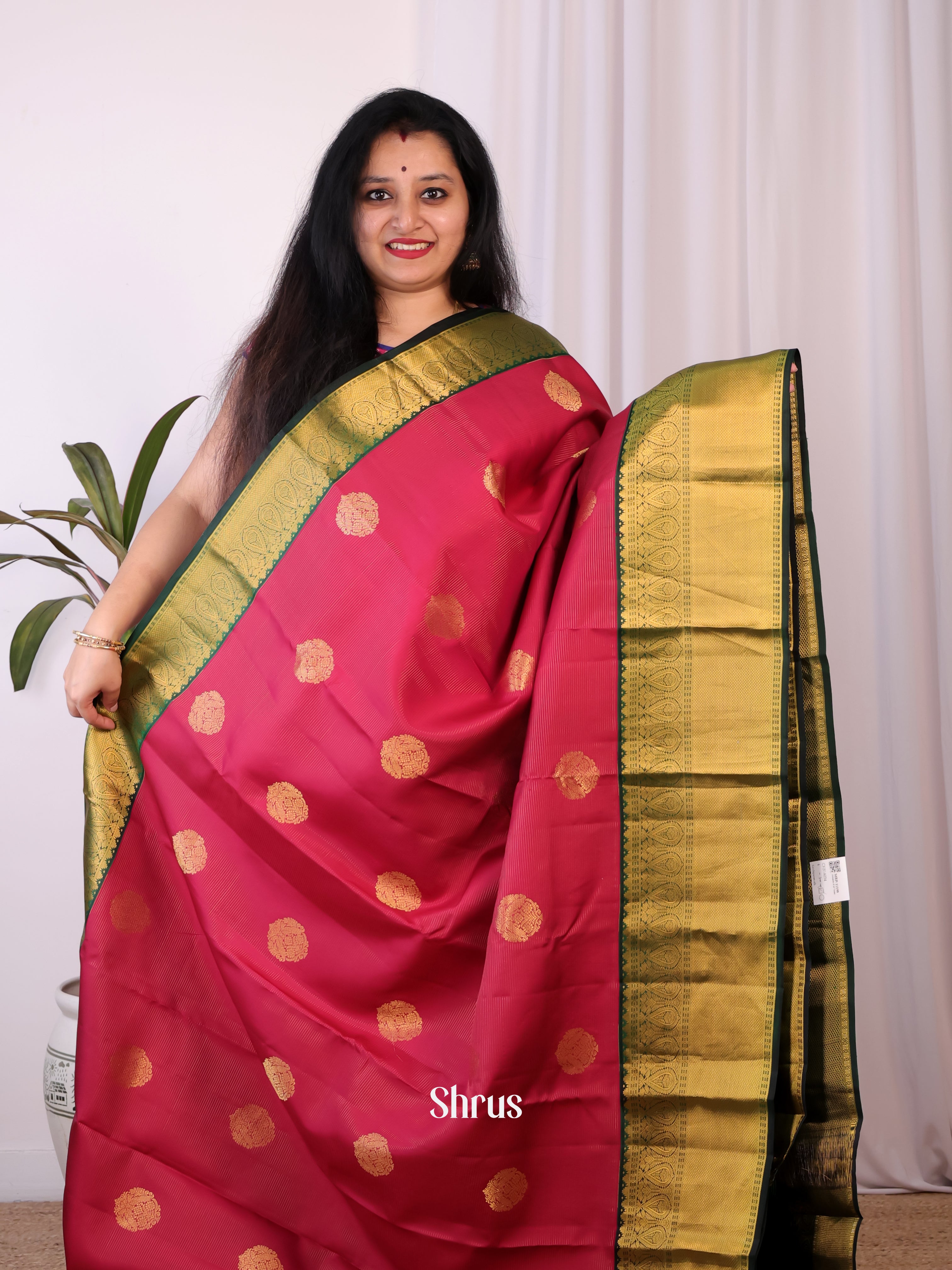 Red and Green Kanchipuram silk Saree With Zari Woven Floral Buttas and Vaira Oosi Weave - Shop on Shrus.com