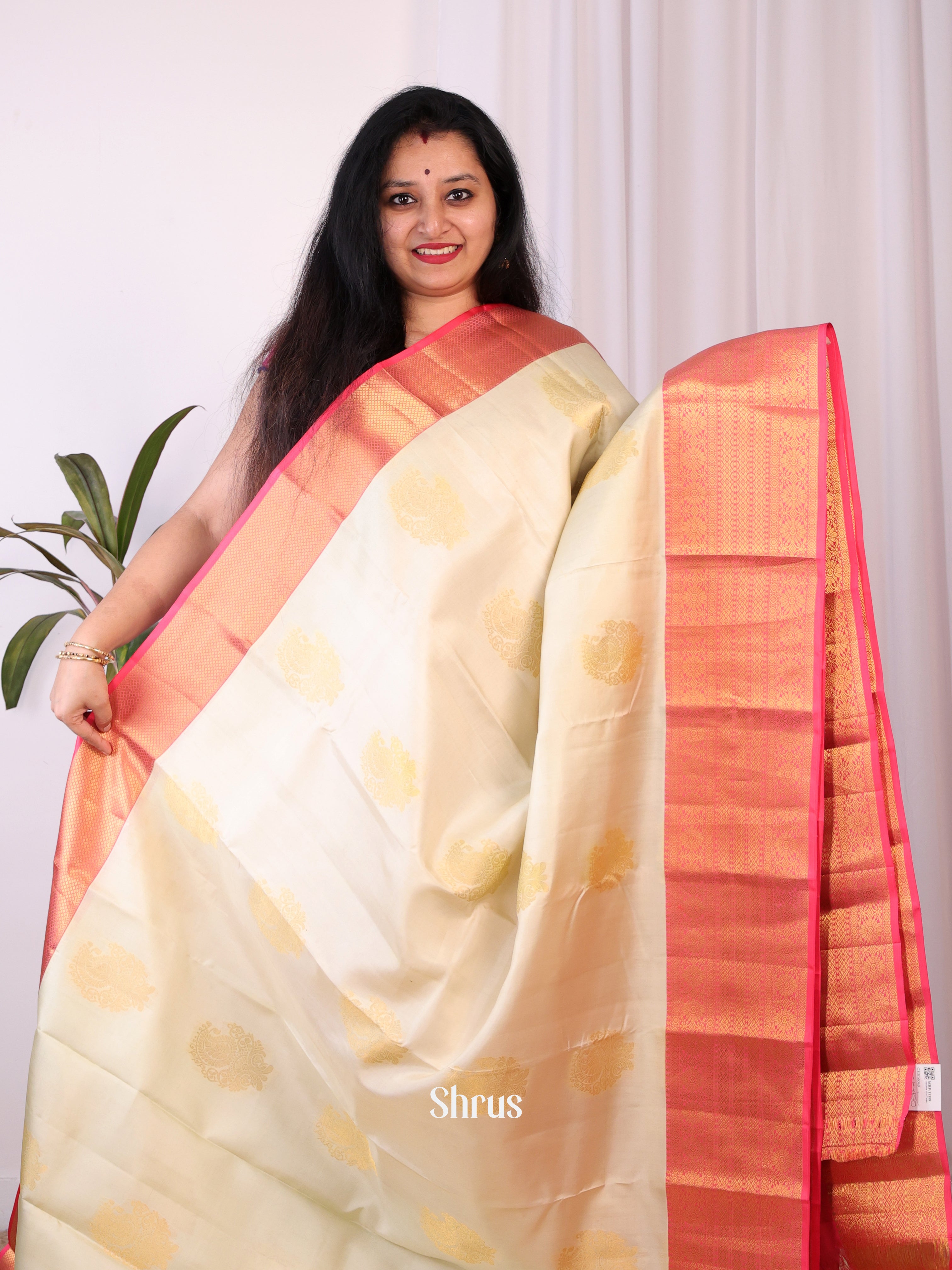 Subtle Cream and Pink Bridal Kanchipuram silk Saree Featuring Zari Woven Floral Motifs - Shop on Shrus.com