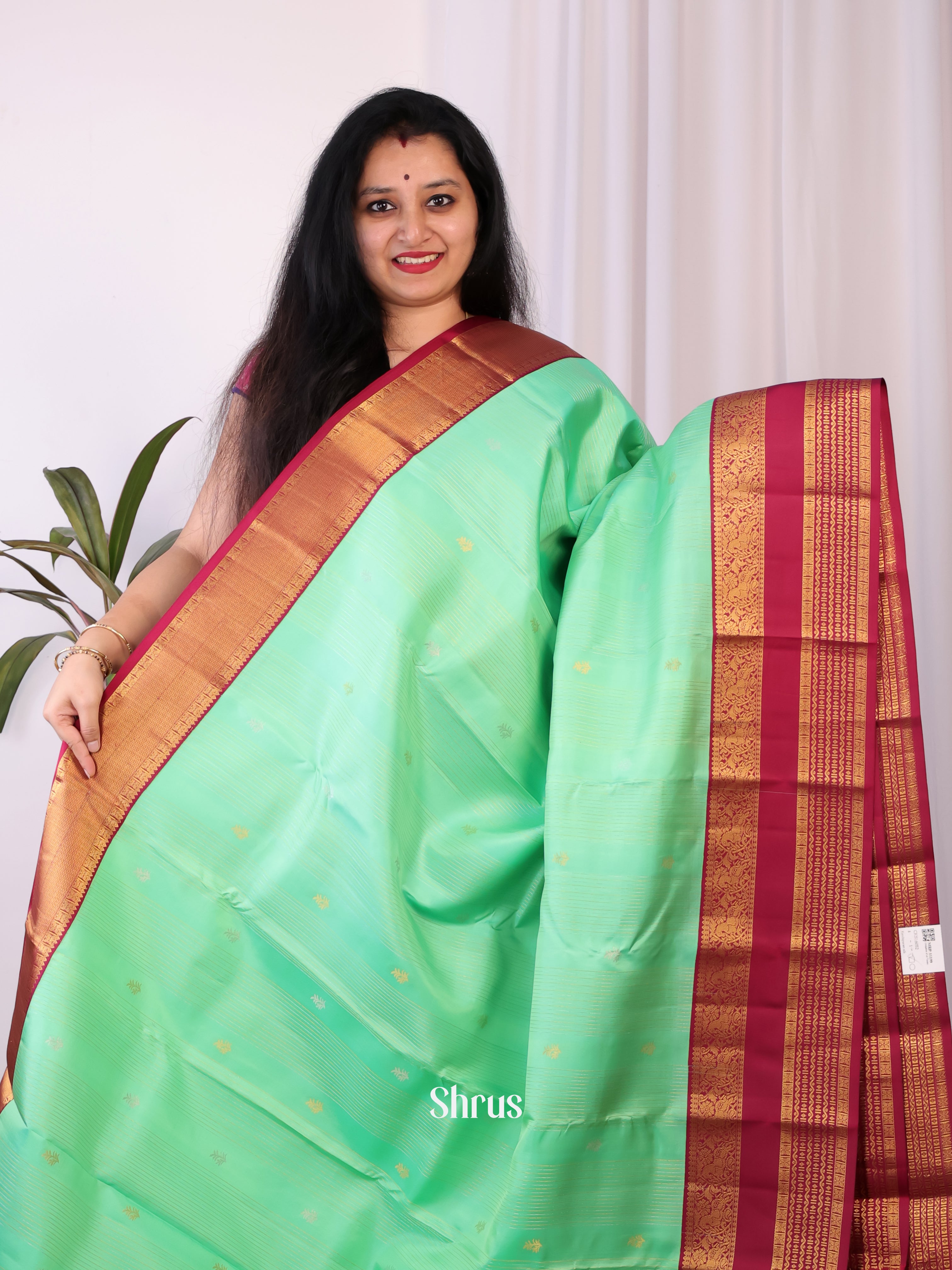 Contemporary Green and Maroon Kanchipuram silk Saree With Zari Woven Floral Buttas-2