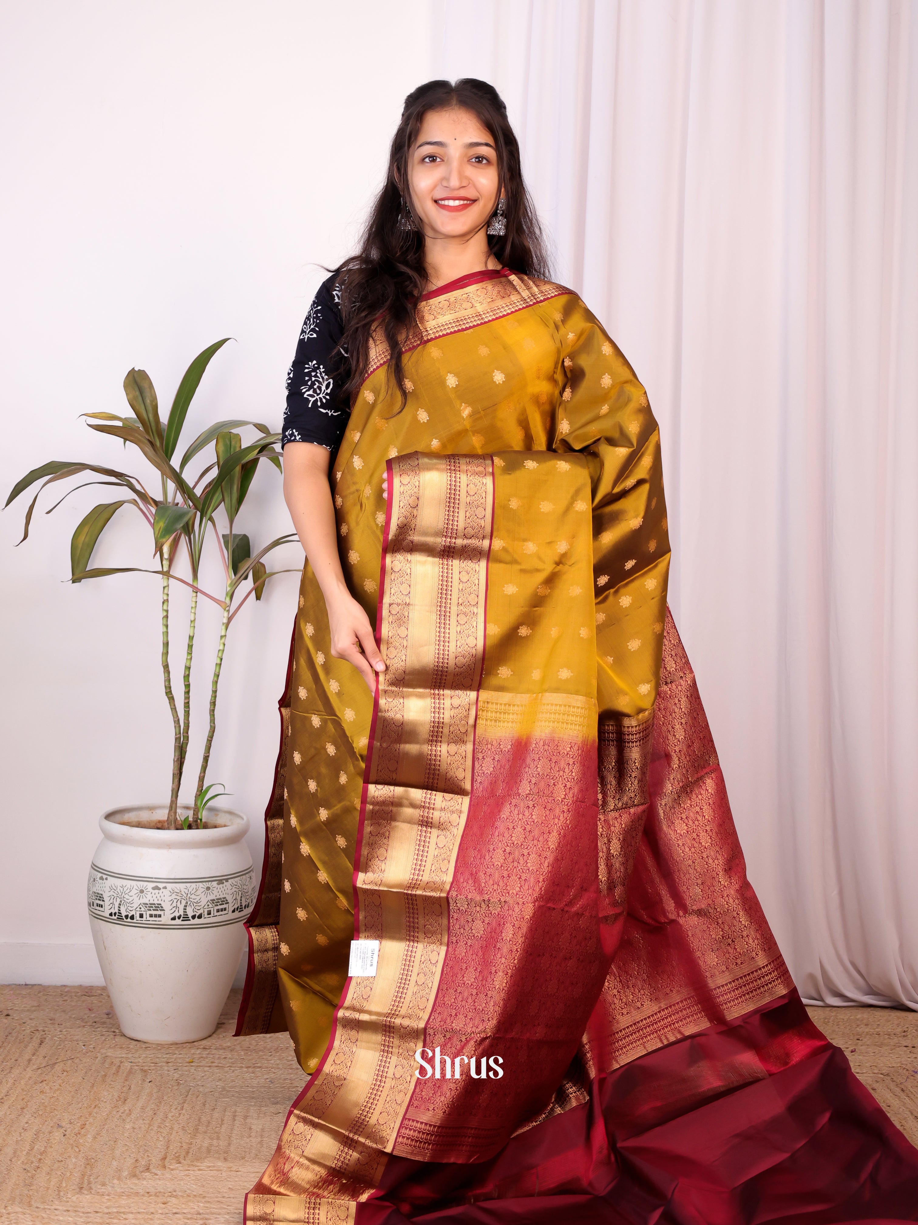 Mehandi & Maroon - Kanchipuram silk Saree - Shop on Shrus.com
