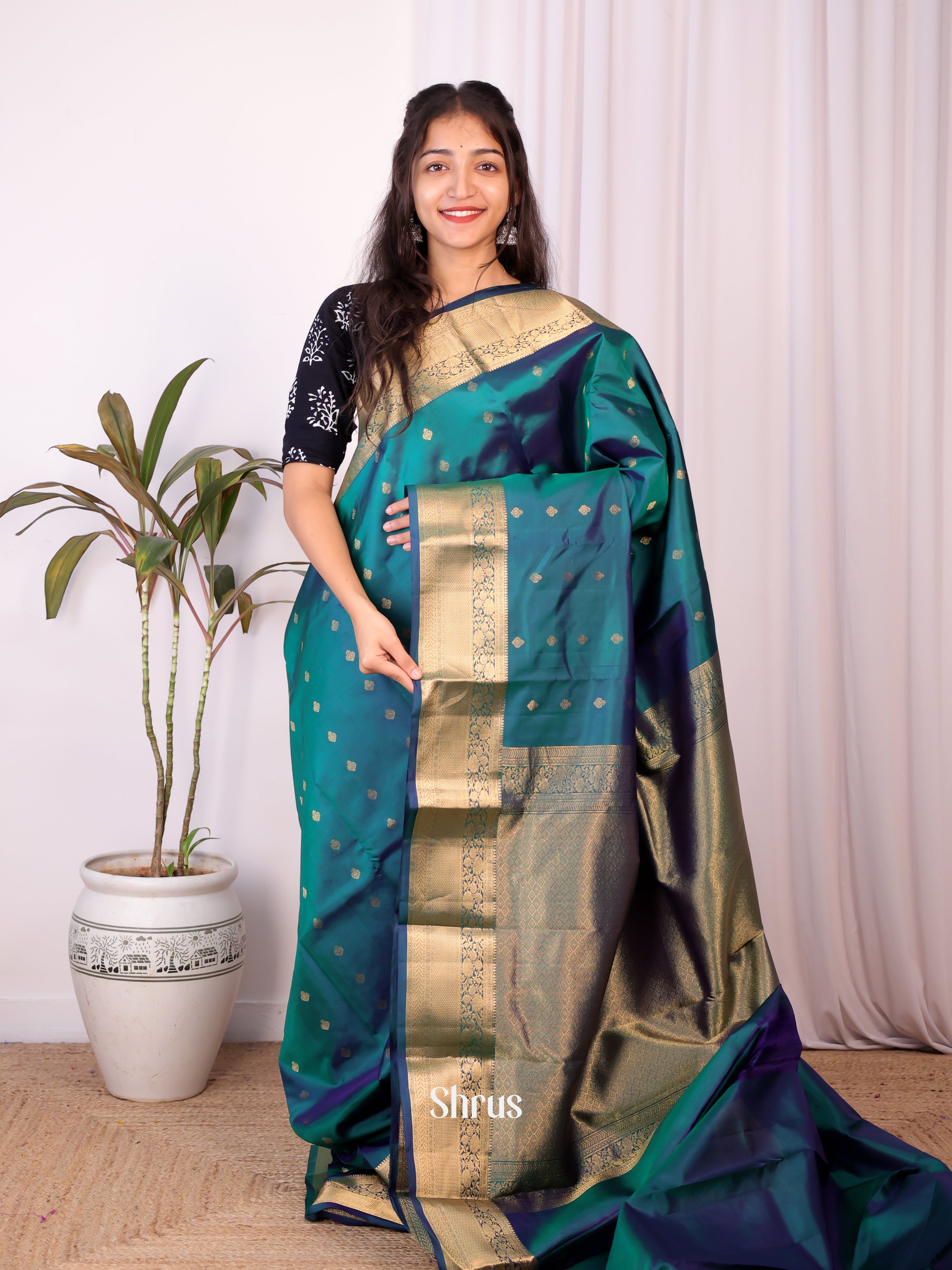 Peacock Green(Single Tone) - Kanchipuram silk Saree - Shop on Shrus.com