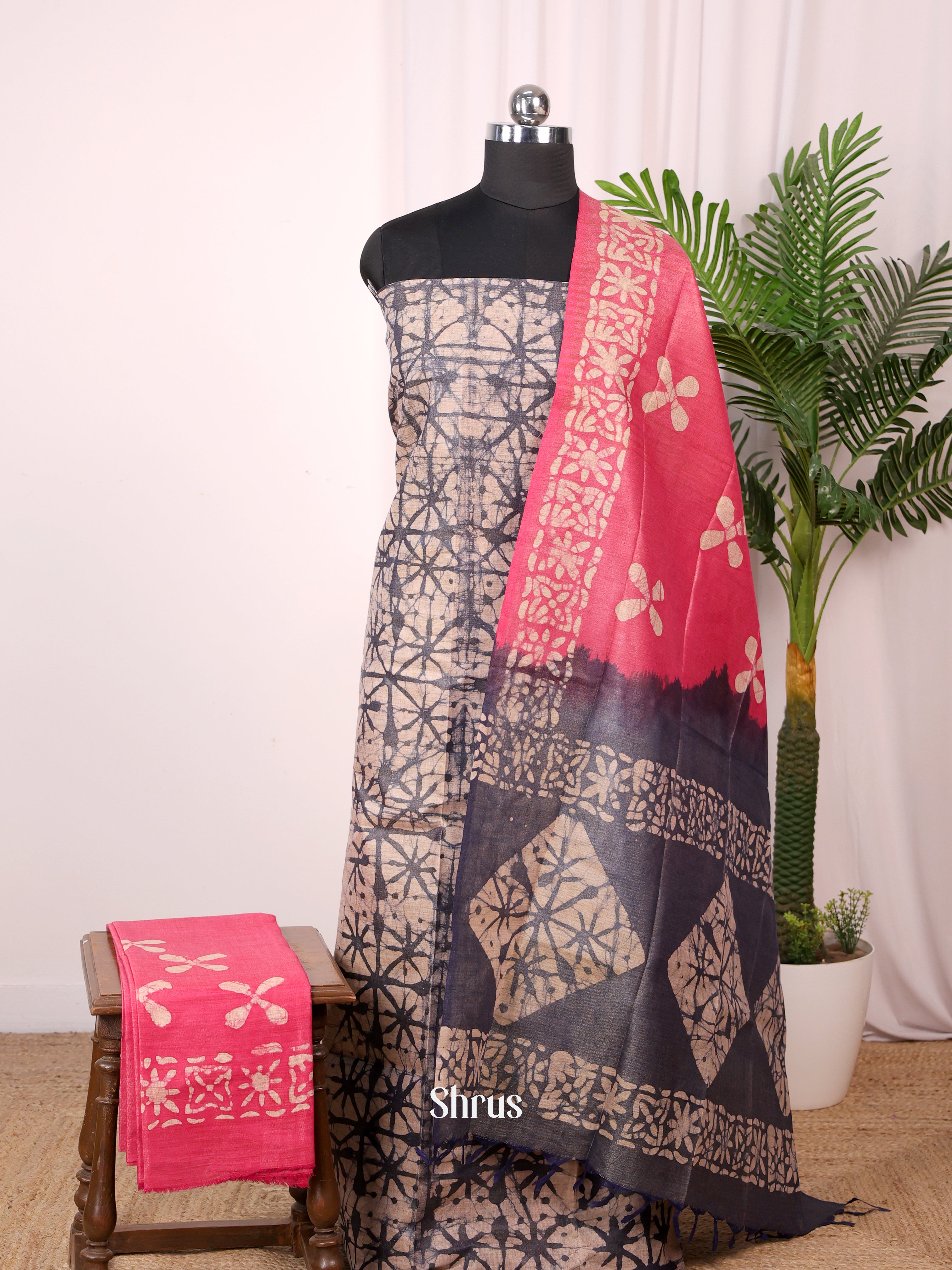 Black & Pink - Bhatik salwar - Shop on Shrus.com