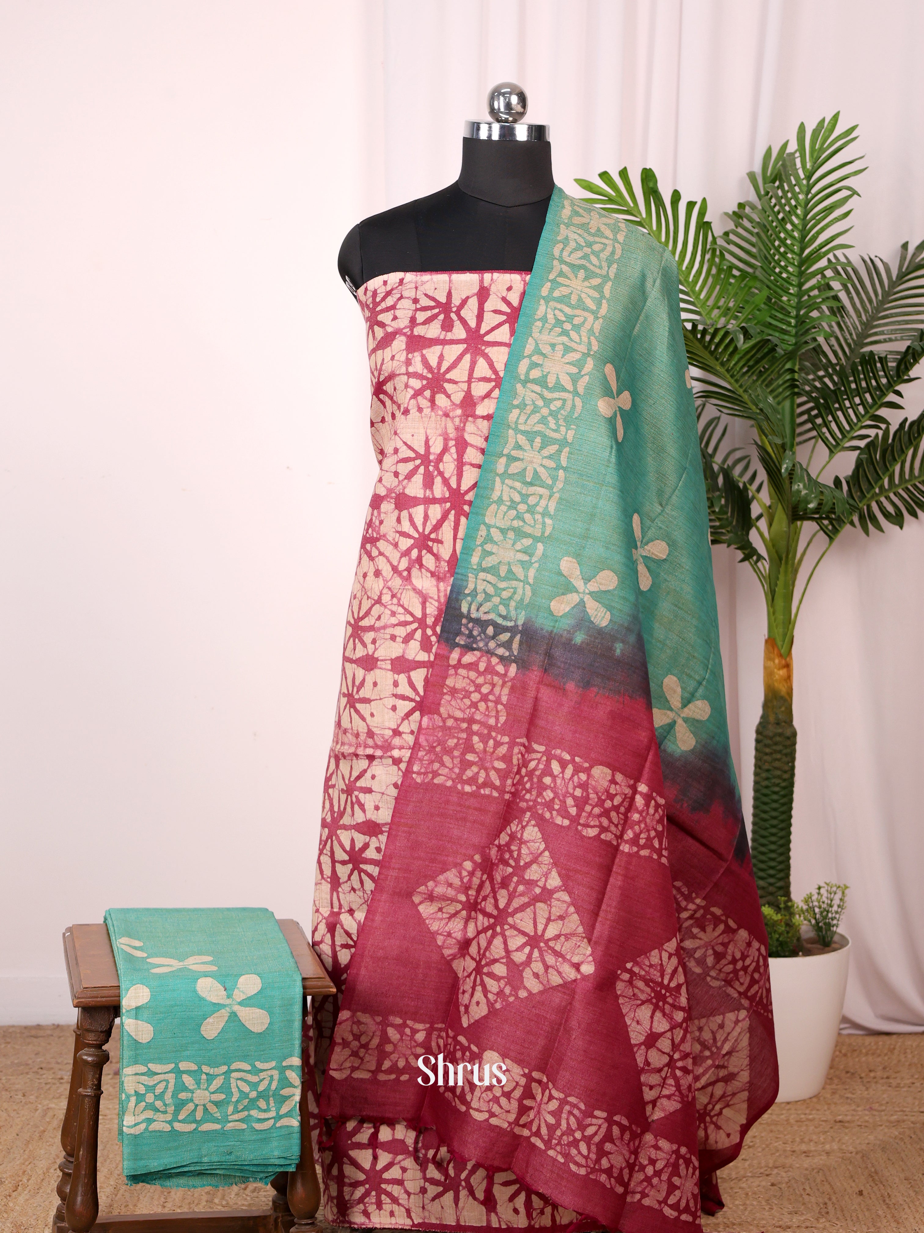 Red & Green - Bhatik salwar - Shop on Shrus.com