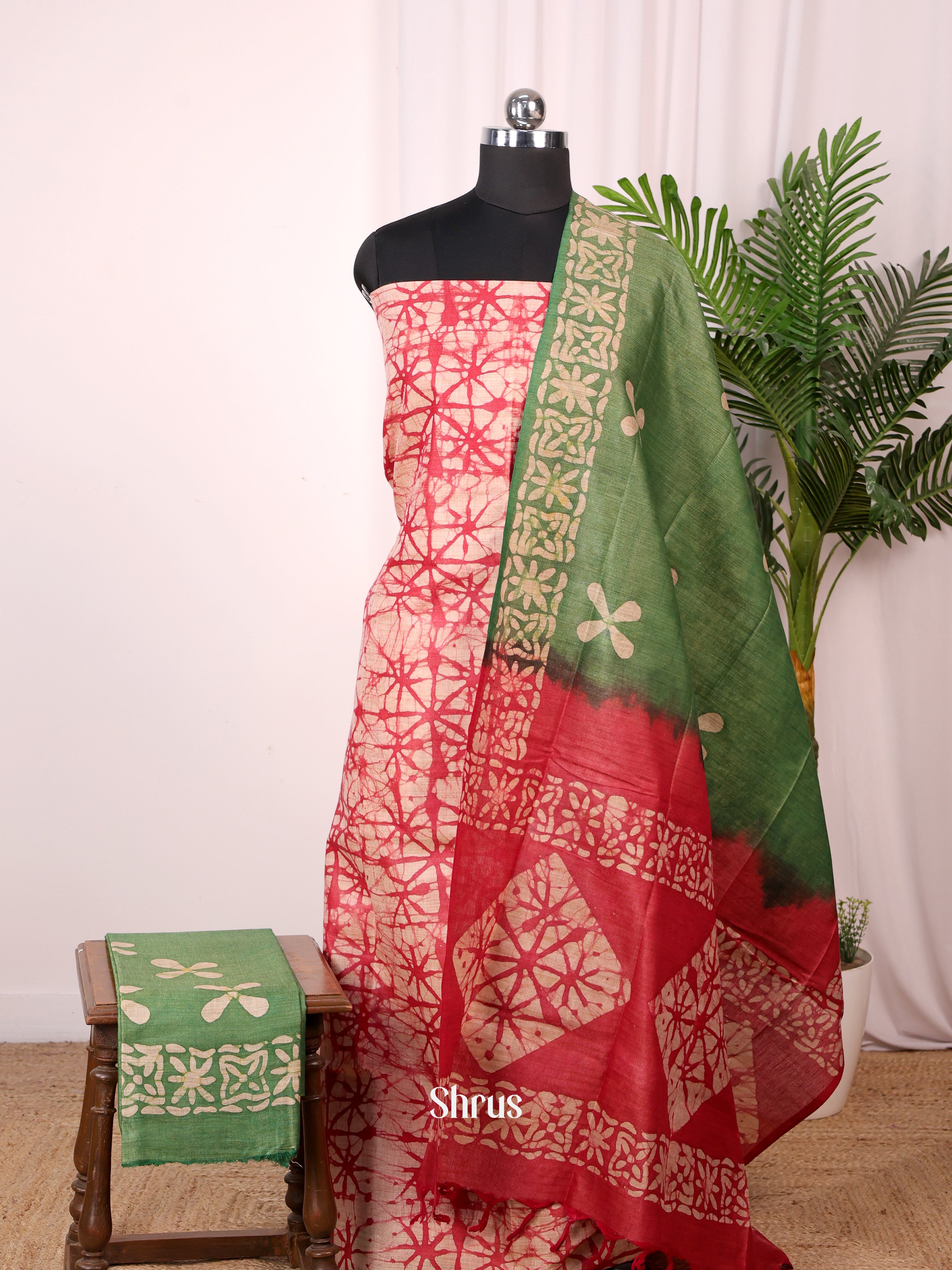 Red & Green - Bhatik salwar - Shop on Shrus.com