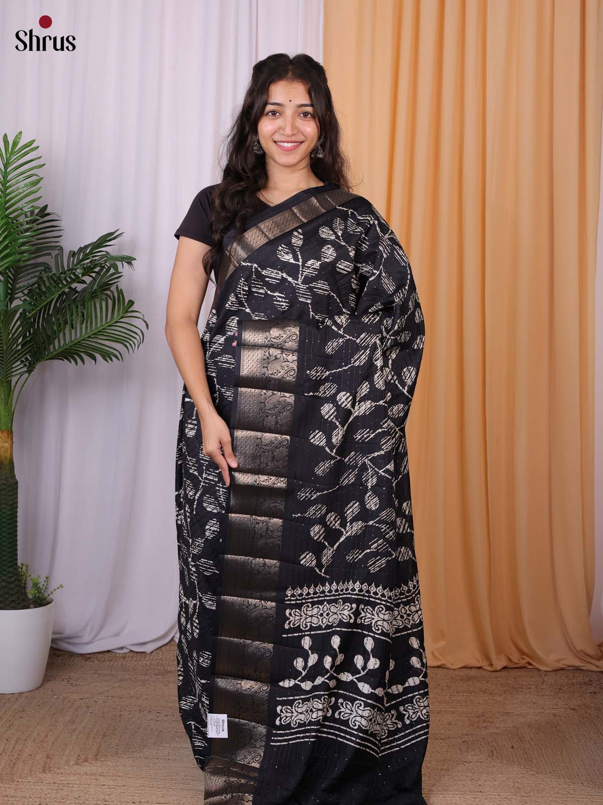 Black- Semi Tussar Saree - Shop on Shrus.com