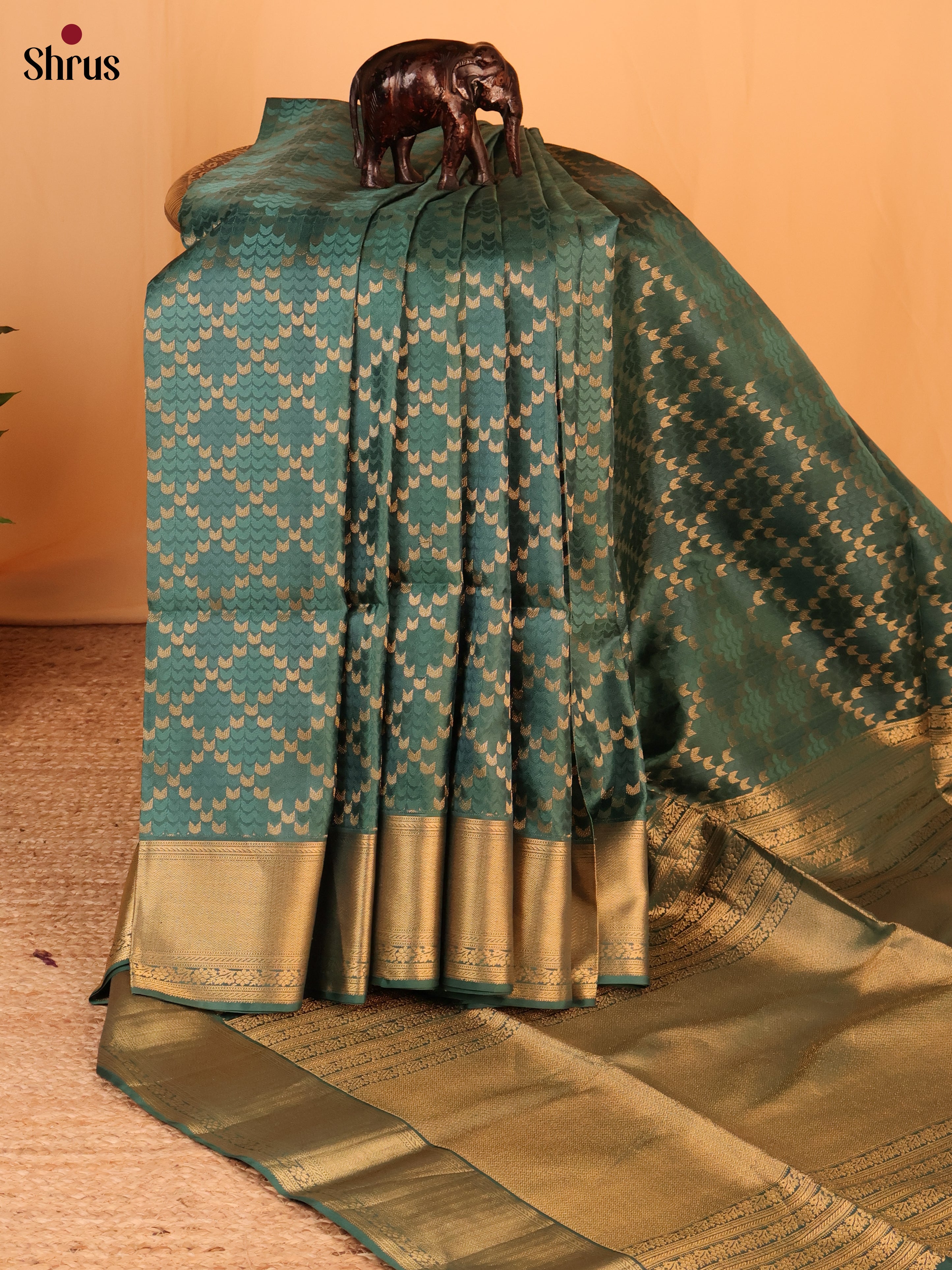 Enchanting Green Soft Silk Saree with Zari Checked Pattern & Brocade Pallu-2