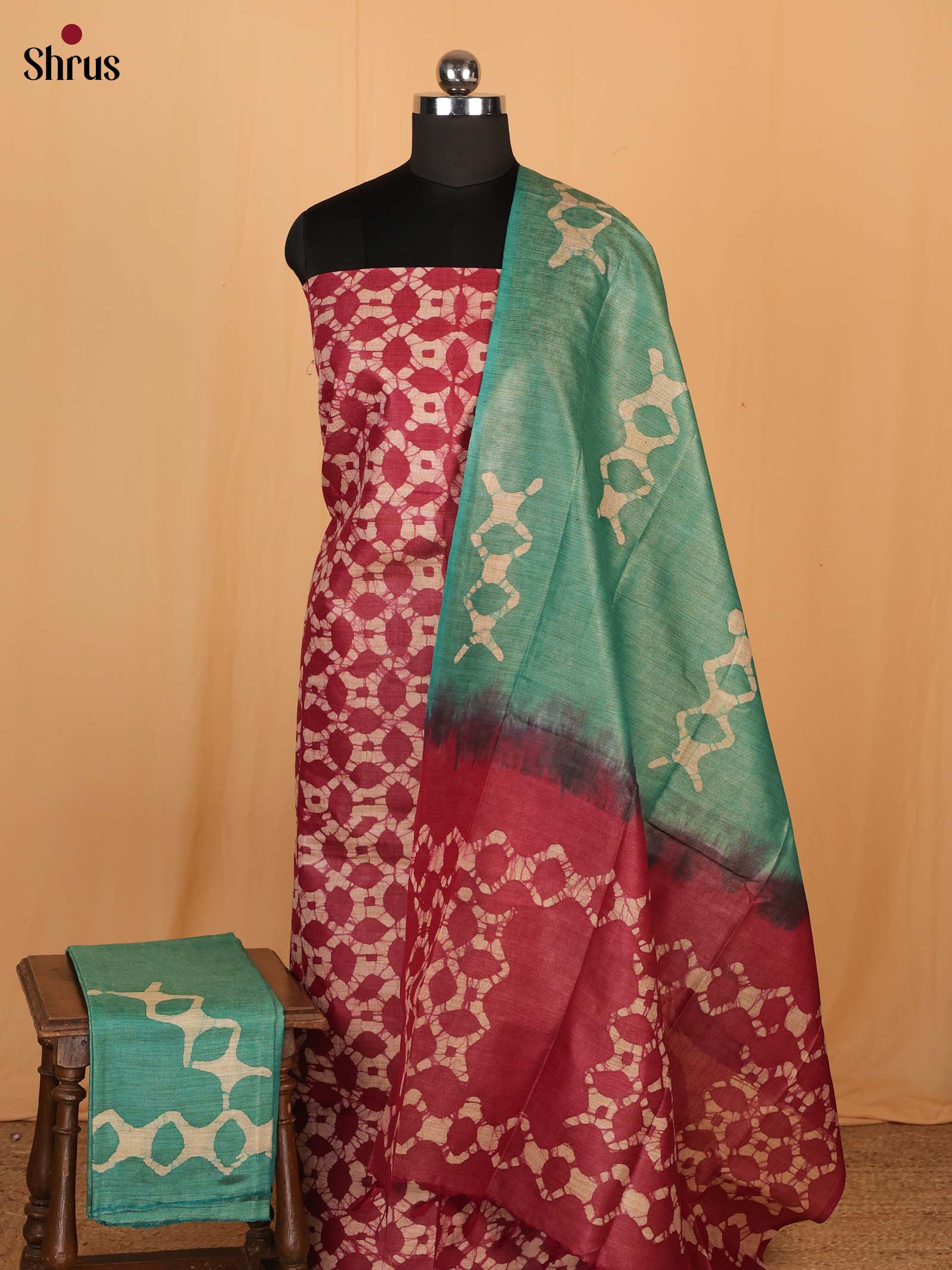 Red & Green - Bhatik salwar - Shop on Shrus.com