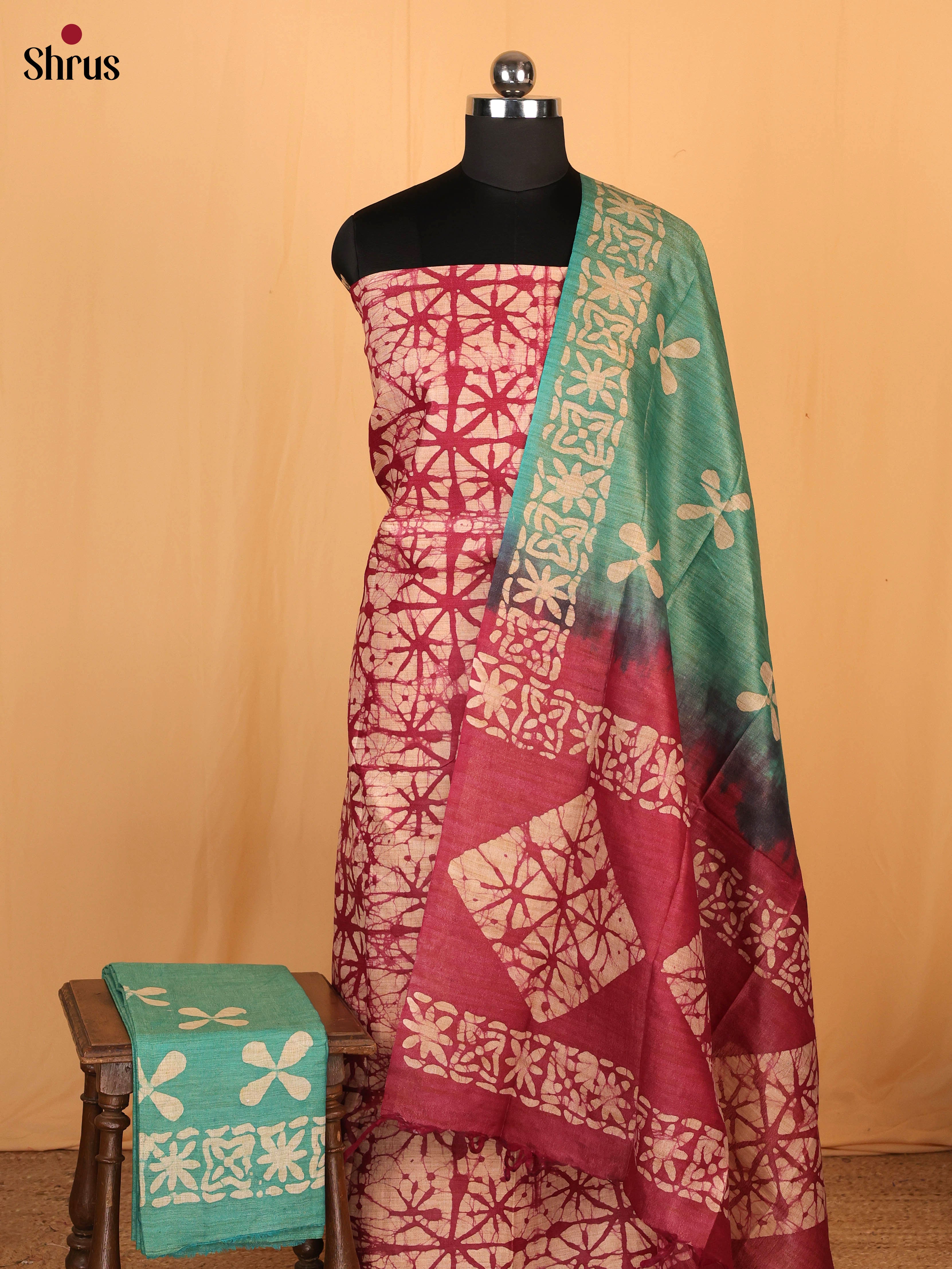 Red & Green - Bhatik salwar - Shop on Shrus.com