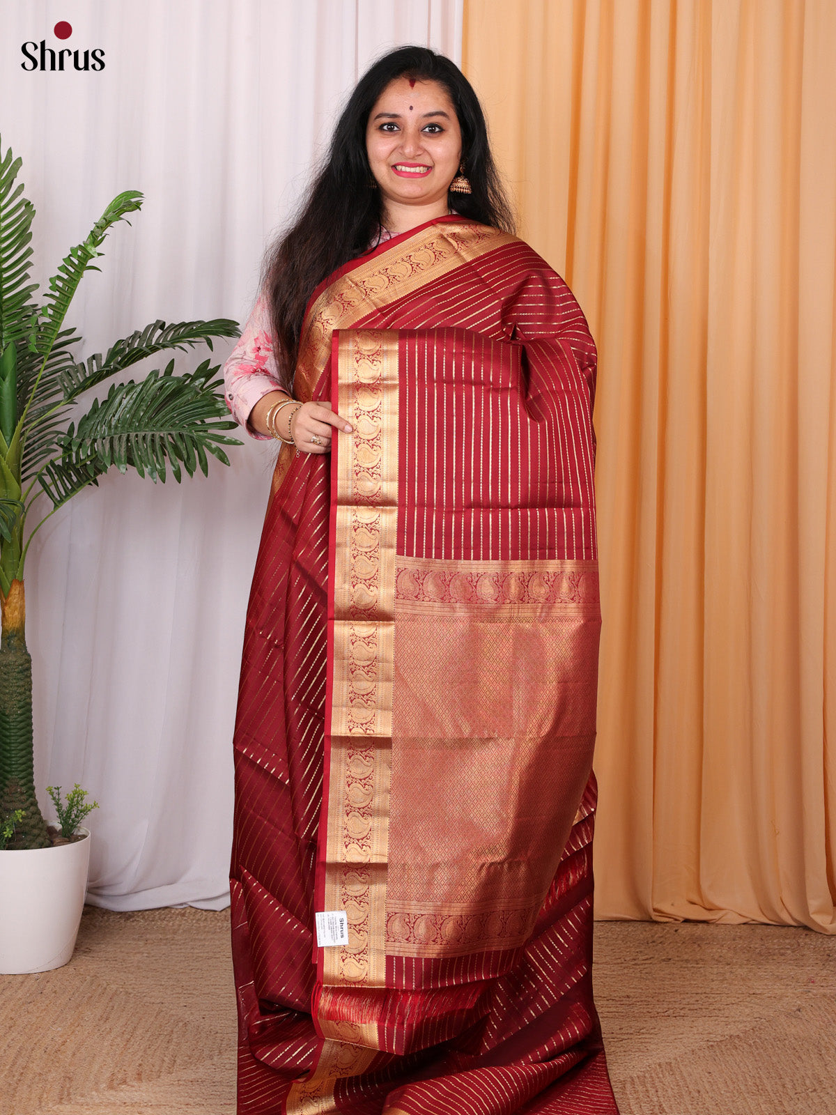 Red(Single Tone)- Kanchipuram silk Saree - Shop on Shrus.com