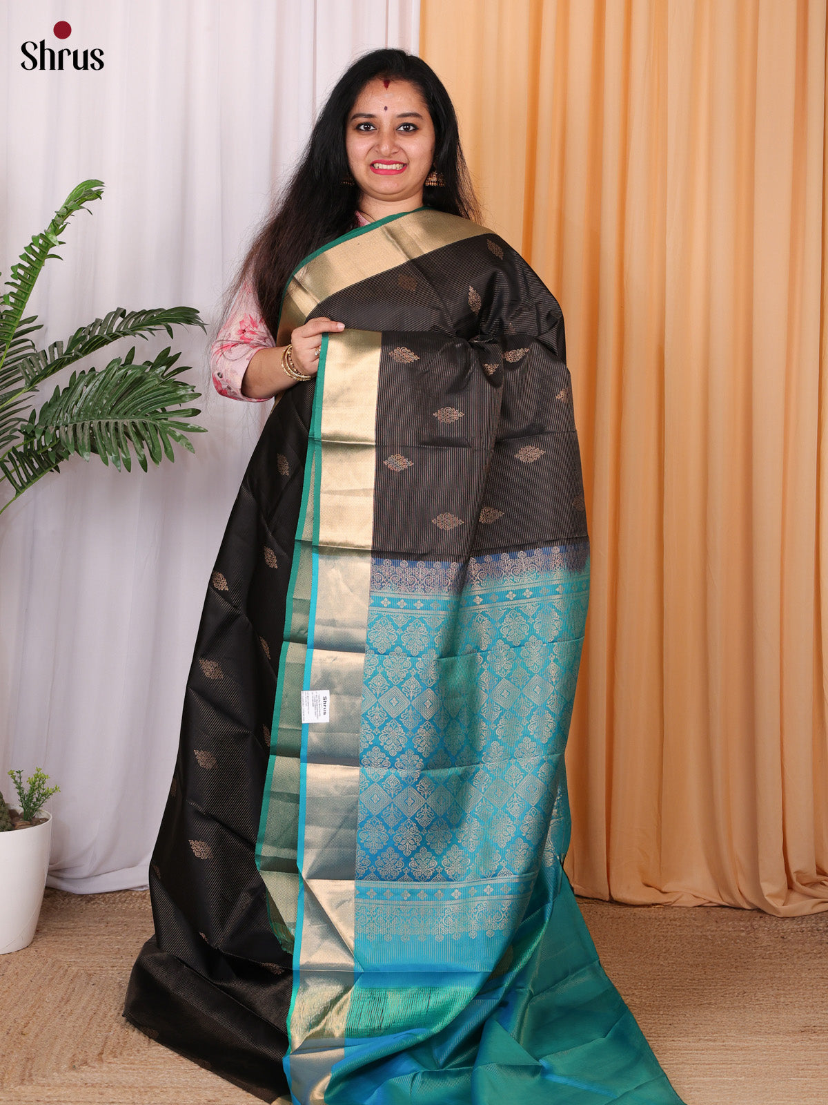 Black & Blue - Kanchipuram silk Saree - Shop on Shrus.com