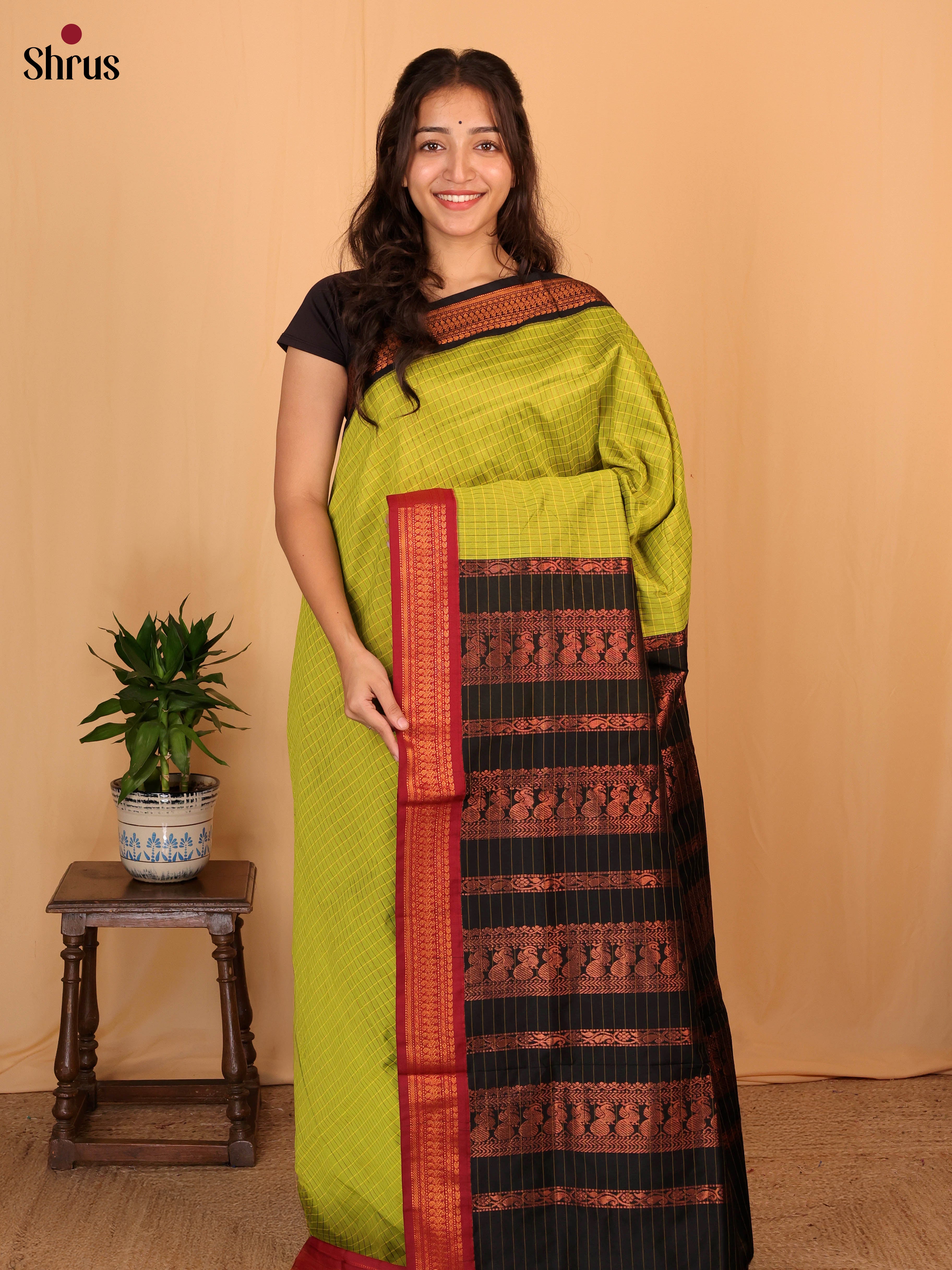 Green Kalyani Cotton Saree with Zari Checks, ganga jamuna Border & Black Pallu With Zari - Shop on Shrus.com