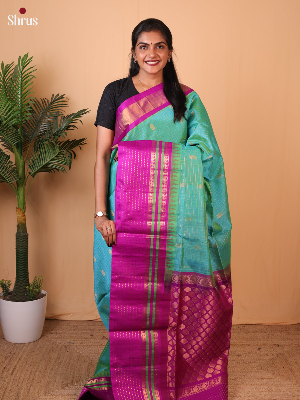 Green & Majenta- Silk Cotton Saree - Shop on Shrus.com