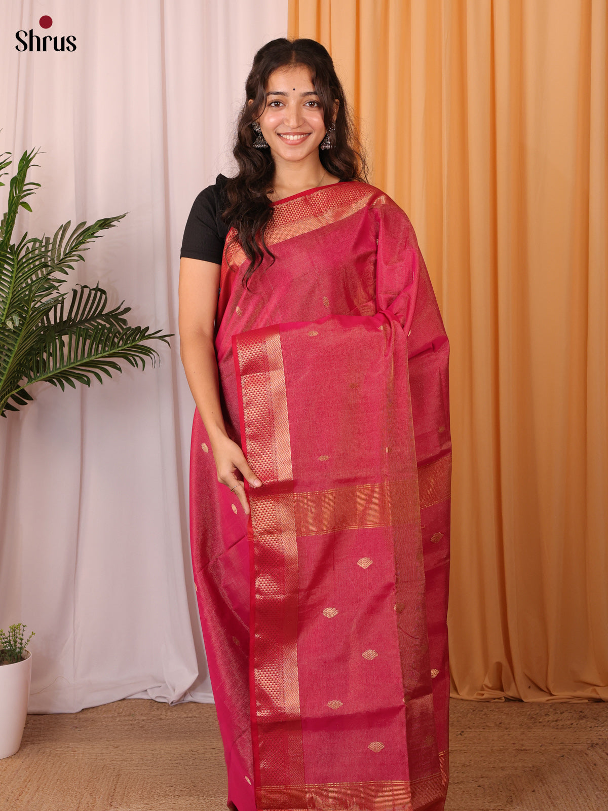 Red(Single Tone)- Maheshwari silkcotton Saree - Shop on Shrus.com