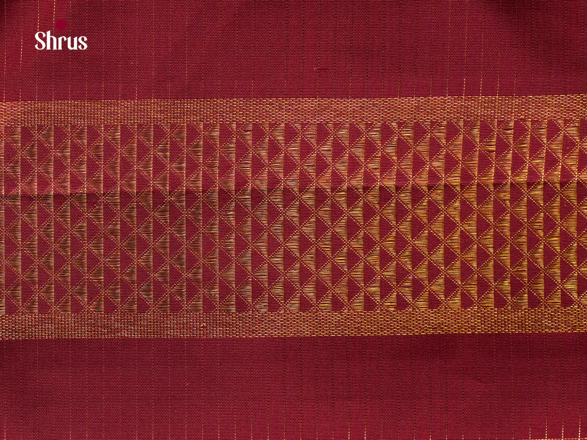 Chic Arakku Kanchi Pattu Saree With Fine Zari Checks | Self Pallu with Zari Bands & Geometric Patterns
