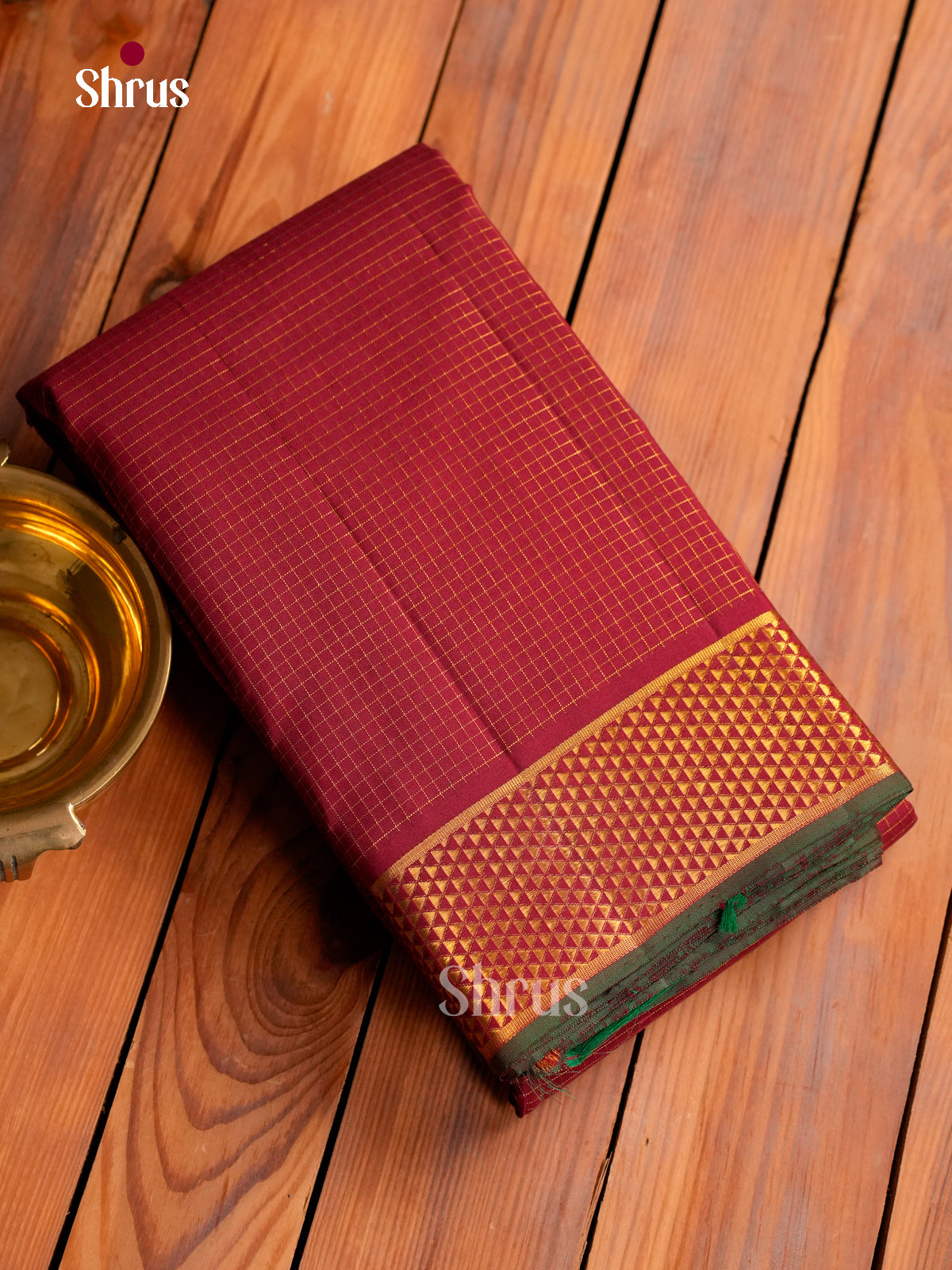 Chic Arakku Kanchipuram Saree With Fine Zari Checks | Self Pallu with Zari Bands & Geometric Patterns