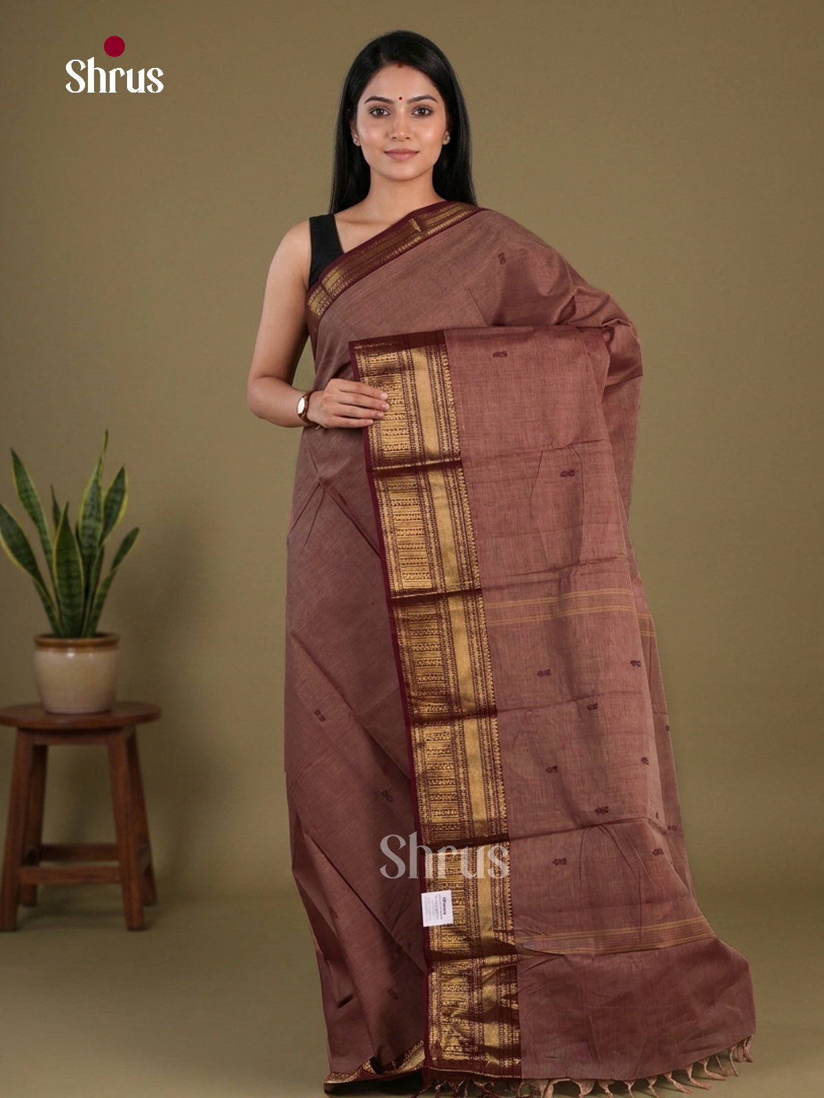 Chic Onion Pink Chettinad Cotton Saree With Thread Buttas & Maroon Border With Zari Bands - Shop on Shrus.com