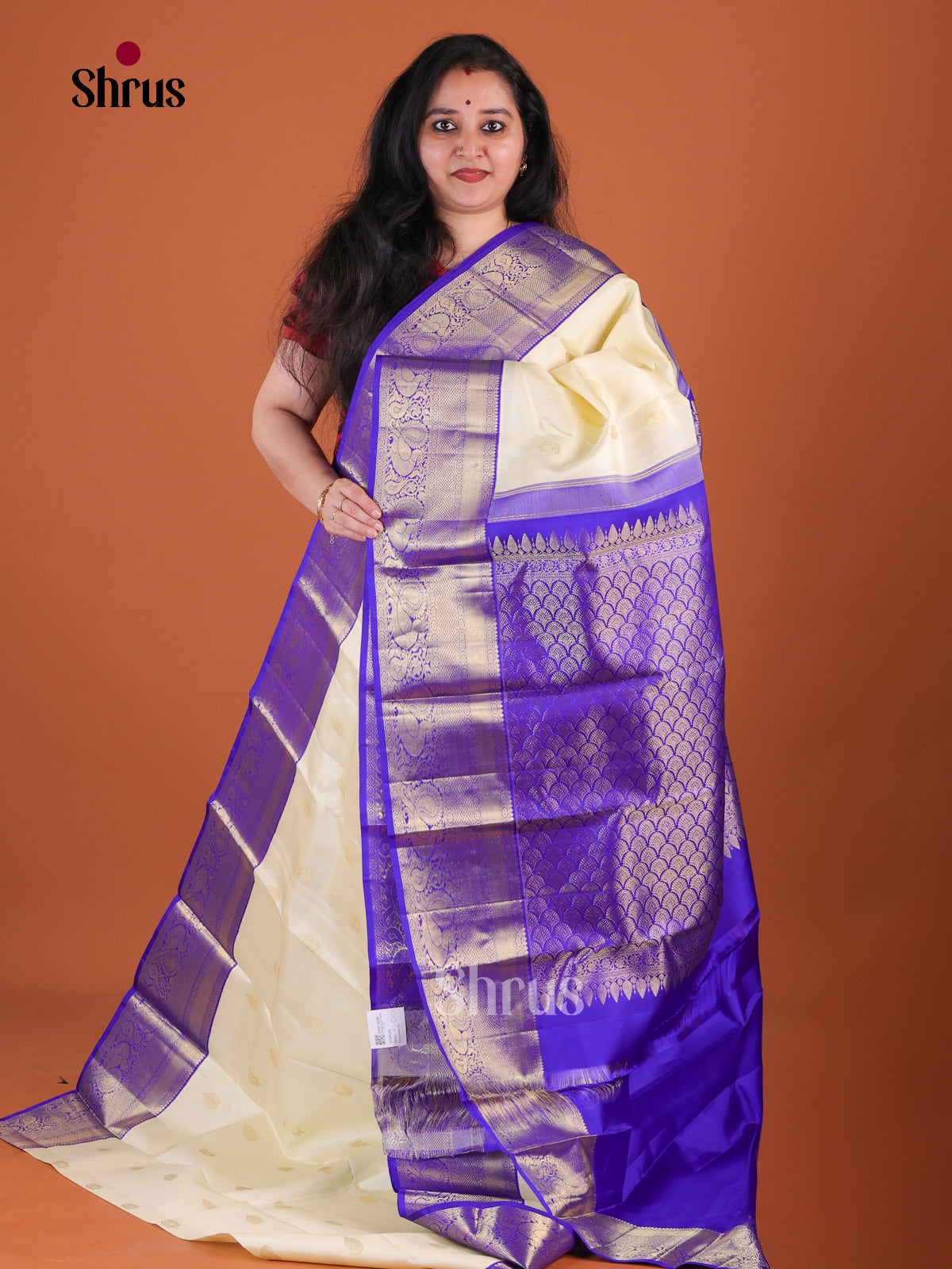Classic Off White Kanchipuram Silk Saree With Gold Buttas | Indigo Zari Border & Brocade Pallu