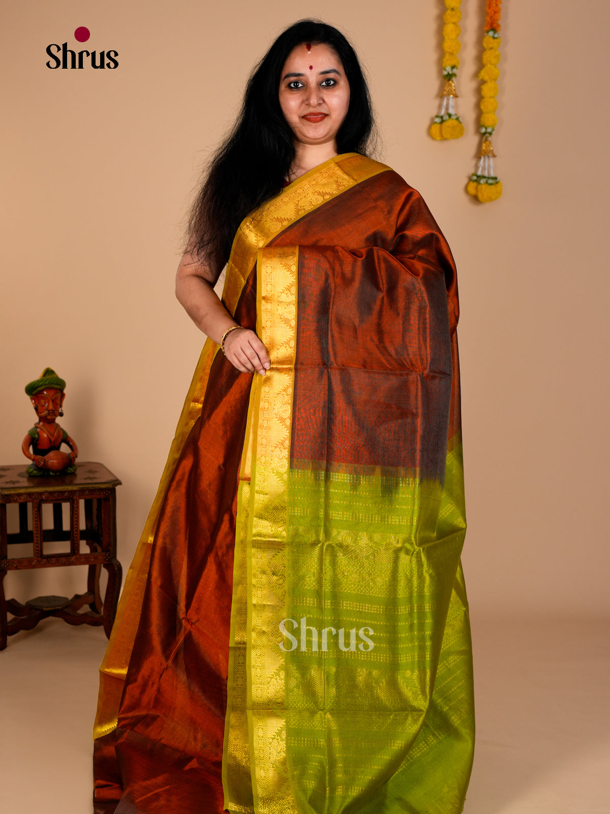 Buy Charming Copper Silk Cotton Saree With Plain Body, Mustard Green Zari Border & Traditional Pallu