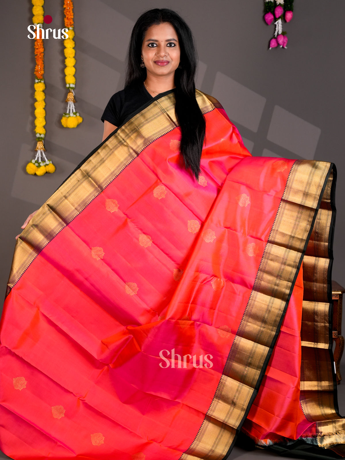 Buy Pretty Coral Pink Kanchipuram Silk Sarees With Gold Motifs, Dark Green Zari Border & Brocade Pallu
