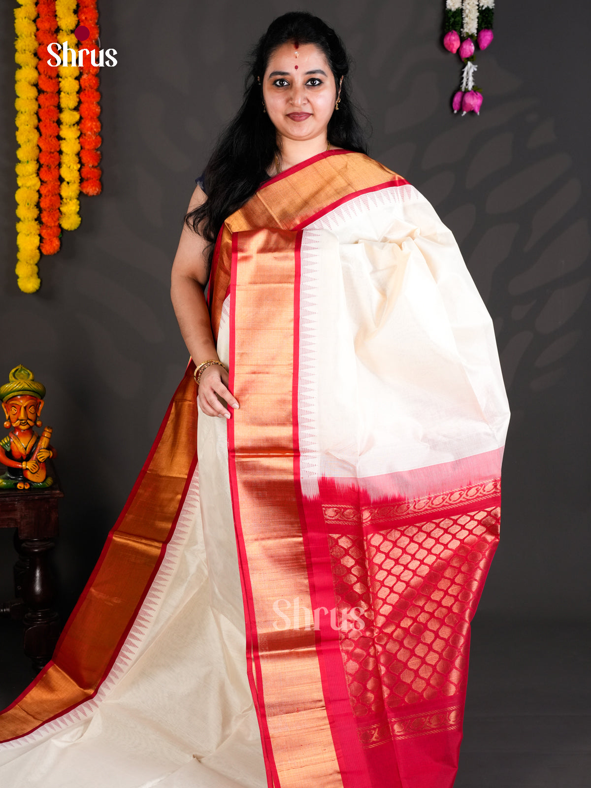 Buy Graceful Cream Pure Silk Cotton Saree with Red Kaddi Temple Zari Border & Brocade Pallu
