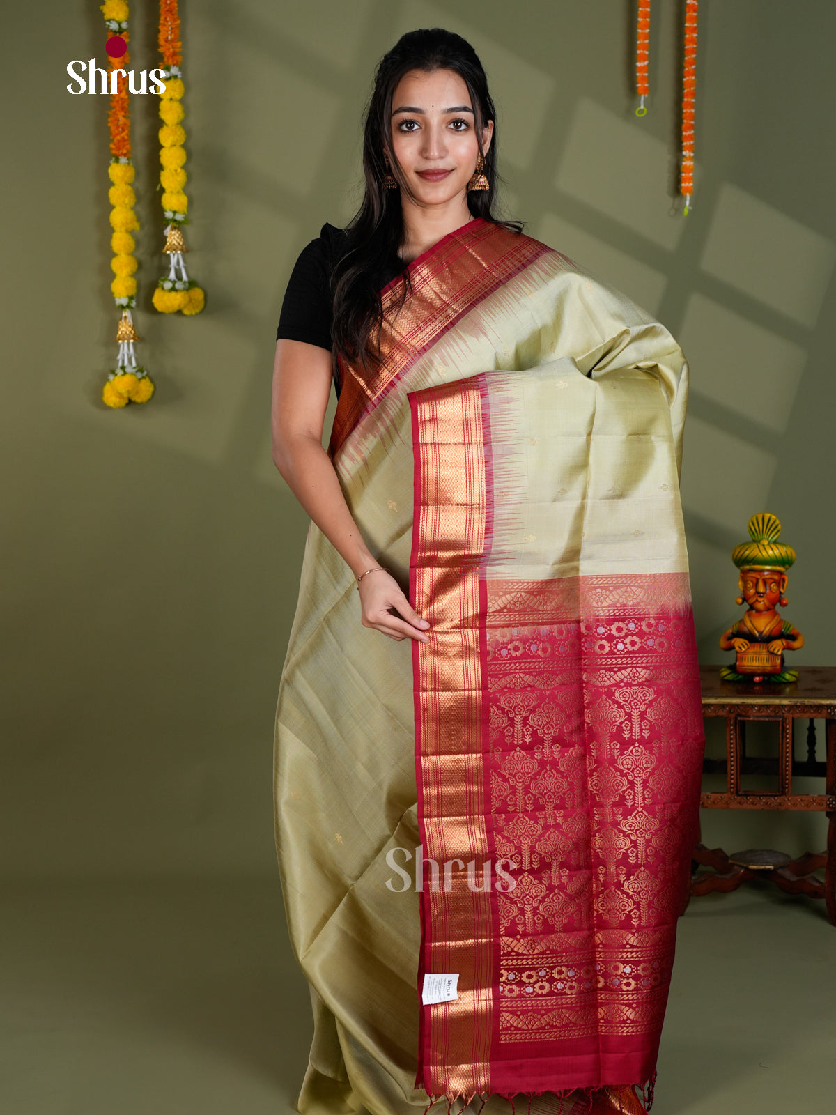 Buy Graceful Cream Soft Silk Saree With Golden Buttas & Red Zari Brocade Pallu