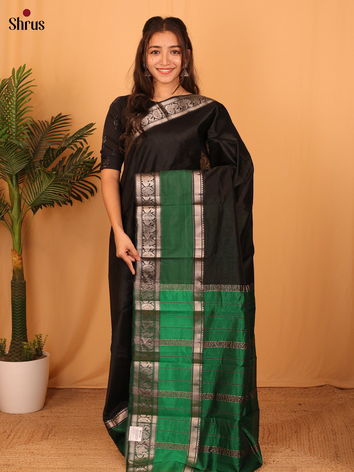 Black & Green - Mangalagiri silkcotton Saree - Shop on Shrus.com