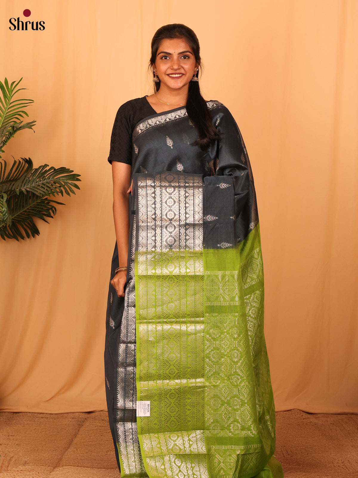 Elegant Black & Vibrant Green Mangalagiri Silk Cotton Saree With Silver Zari