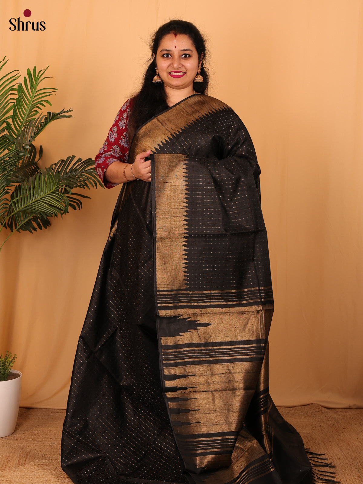 Black(Single Tone)- Raw Silk Saree - Shop on Shrus.com