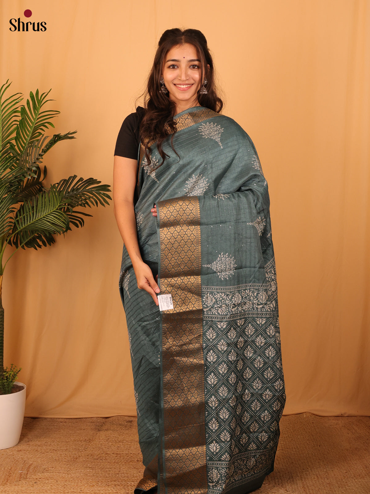 Grey - Semi Crepe Saree - Shop on Shrus.com