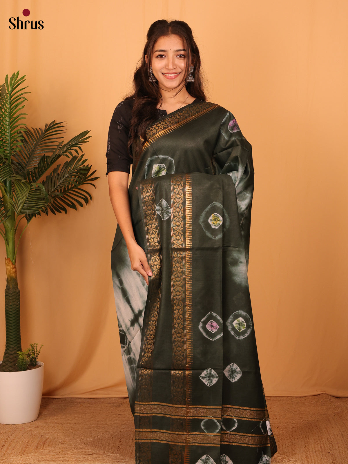 Cream & Green - Shibori Saree - Shop on Shrus.com