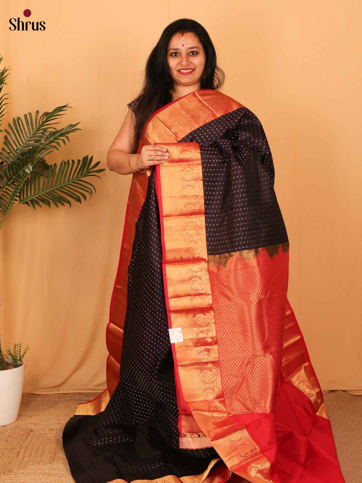 Black & Red - Kanchipuram silk Saree - Shop on Shrus.com