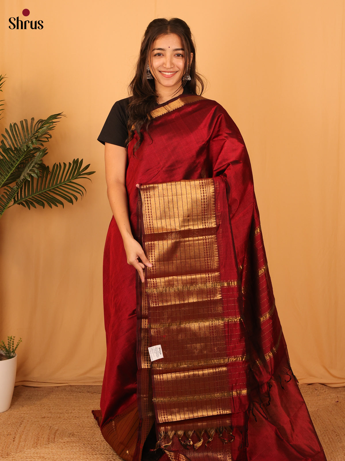 Maroon(Single Tone) - Mangalagiri silkcotton Saree with Gold Zari Border - Shop on Shrus.com