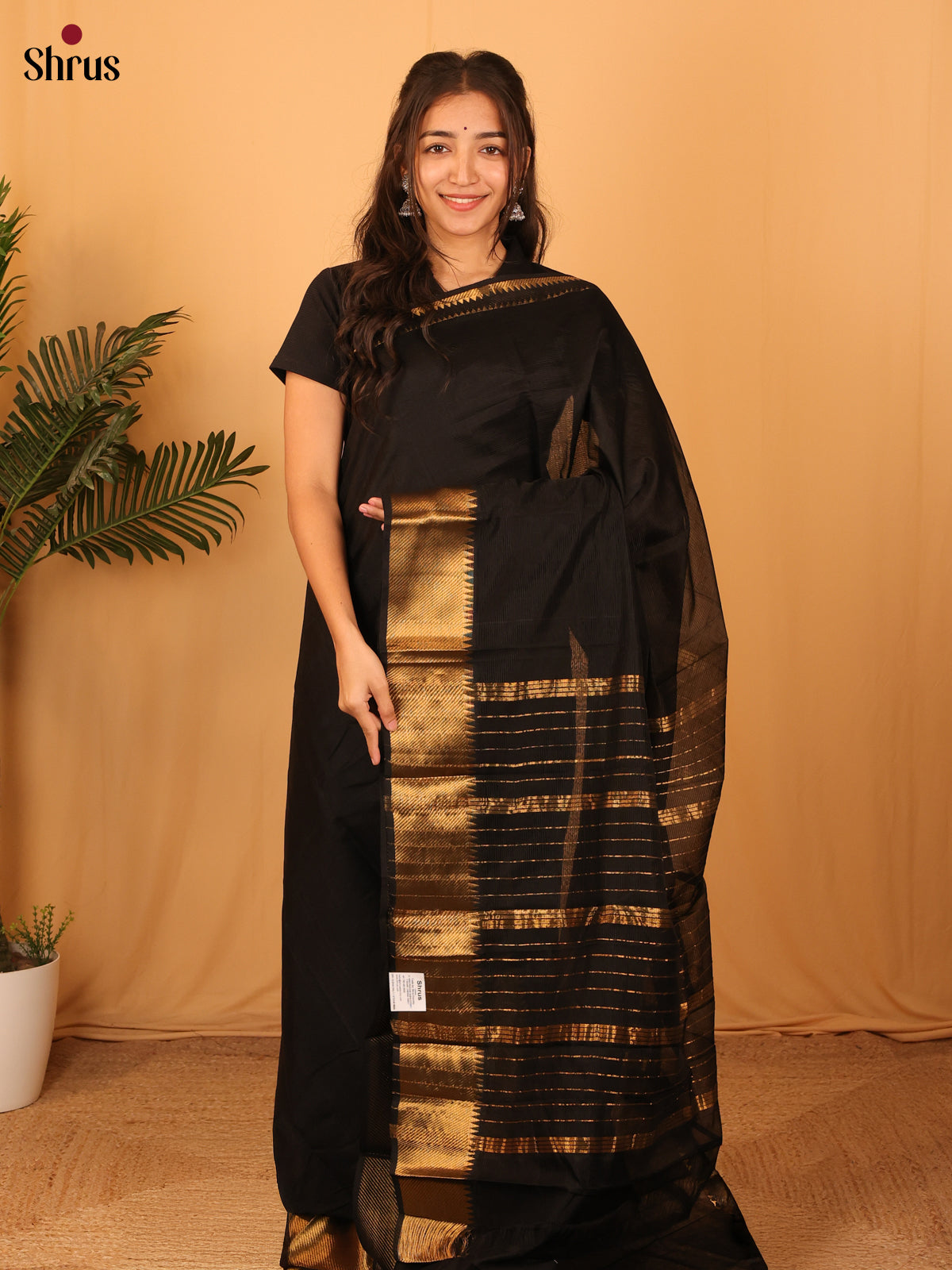 Black(Single Tone) - Mangalagiri silkcotton Saree with Gold Zari Border