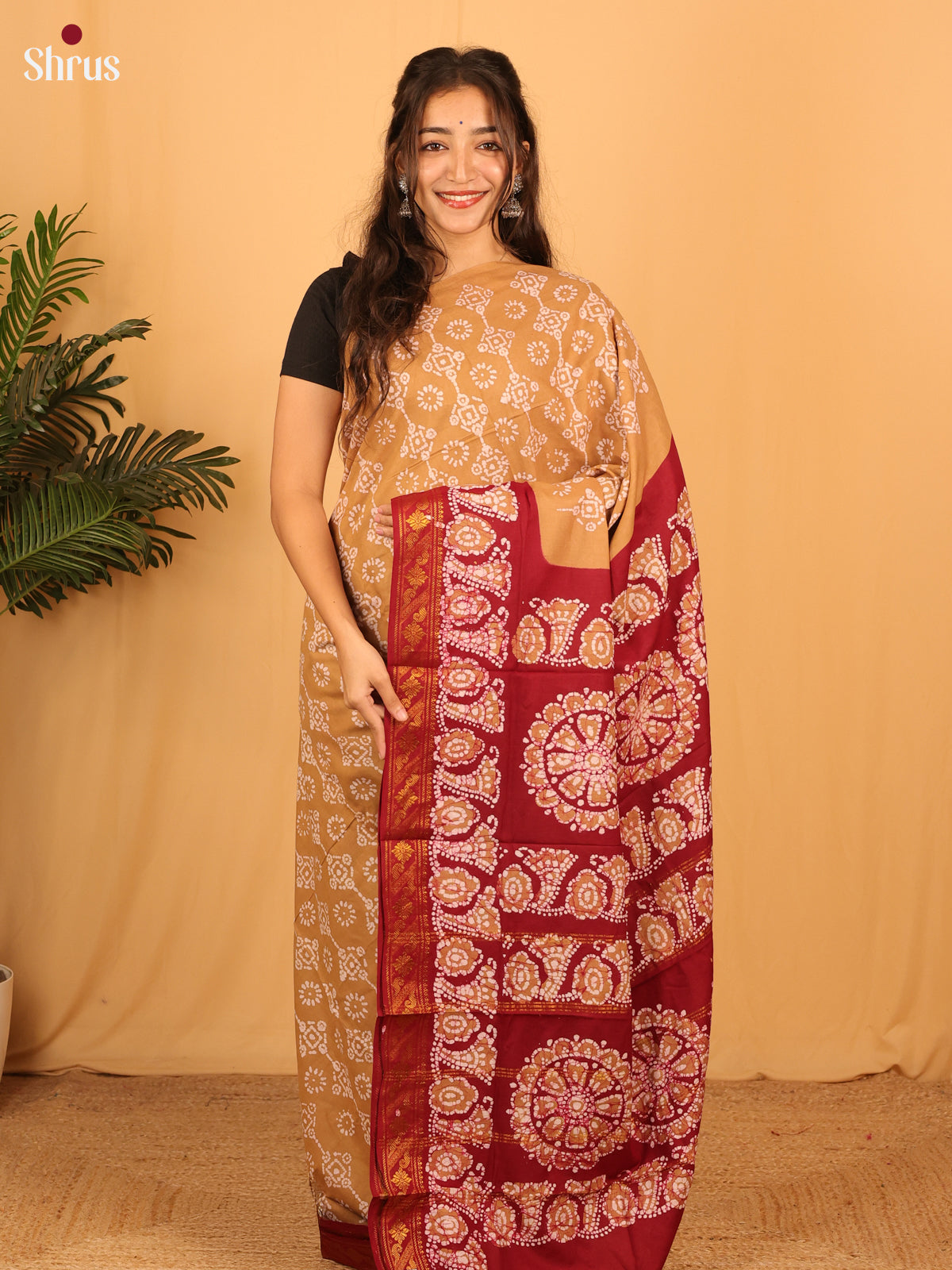 Beige & Red - Sungudi Cotton Saree - Shop on Shrus.com
