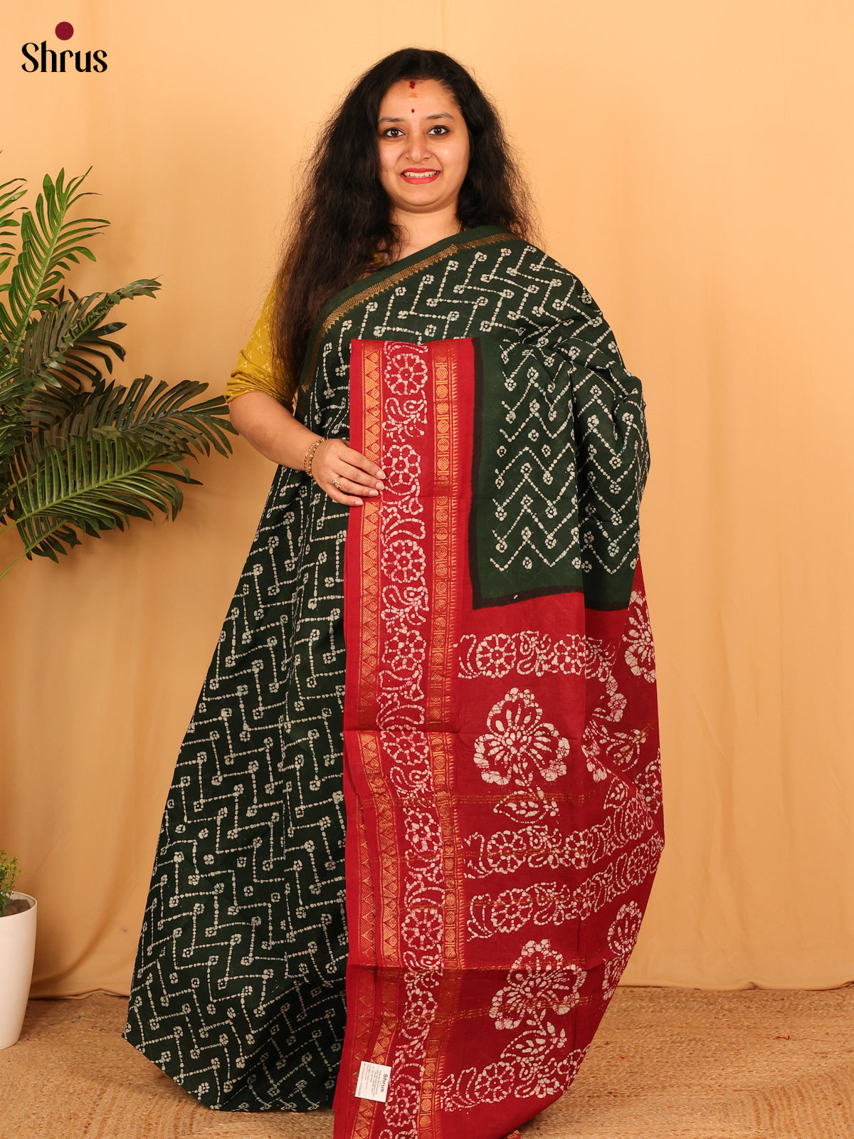 Green & Red - Sungudi Cotton Saree - Shop on Shrus.com